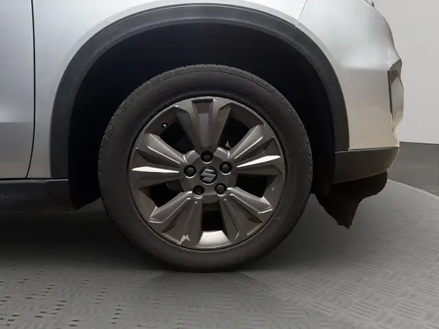 Suzuki Vitara view 9