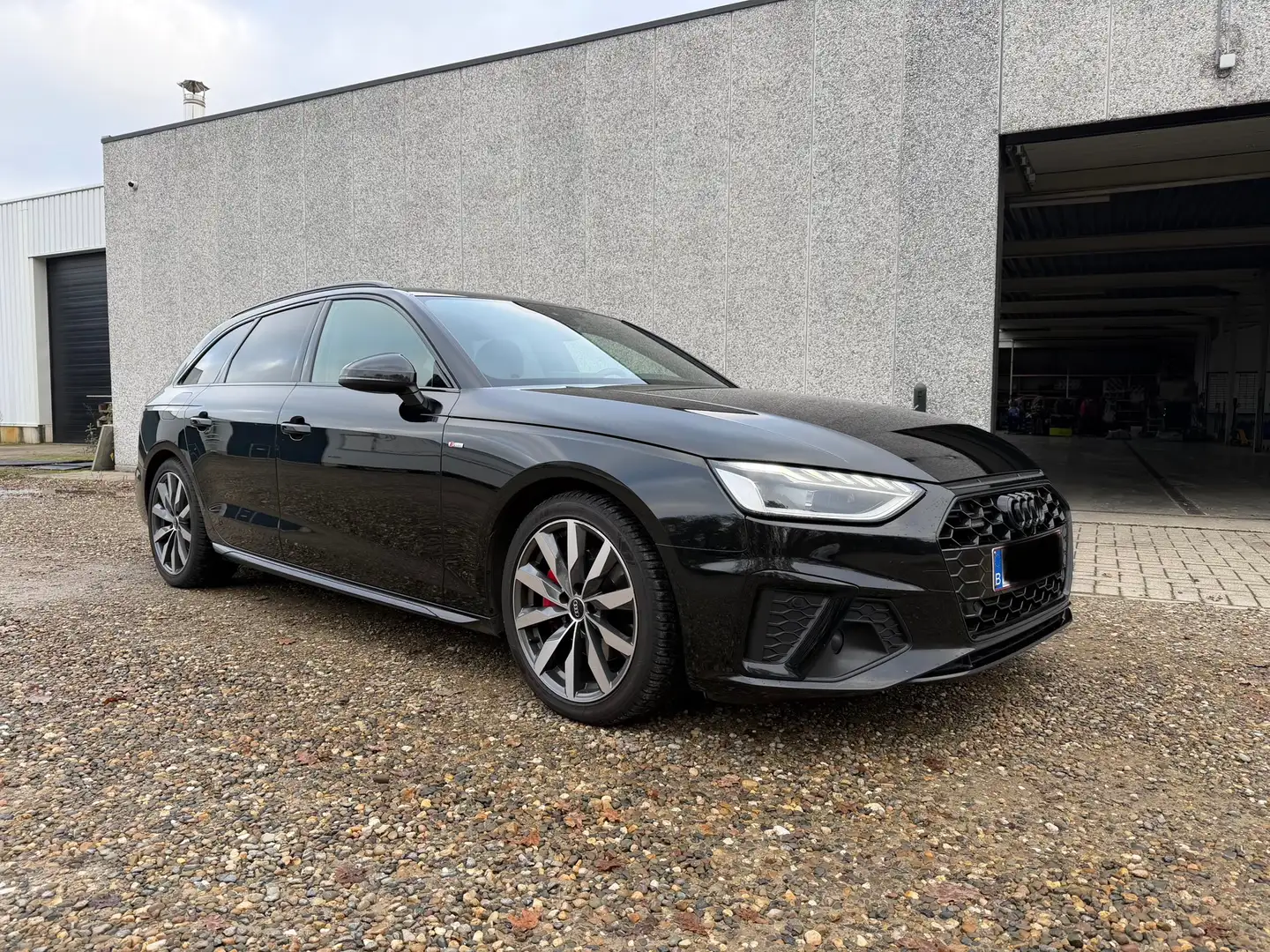 Audi A4 A4 Avant 40 TDI quattro S tronic S line Zwart - 1