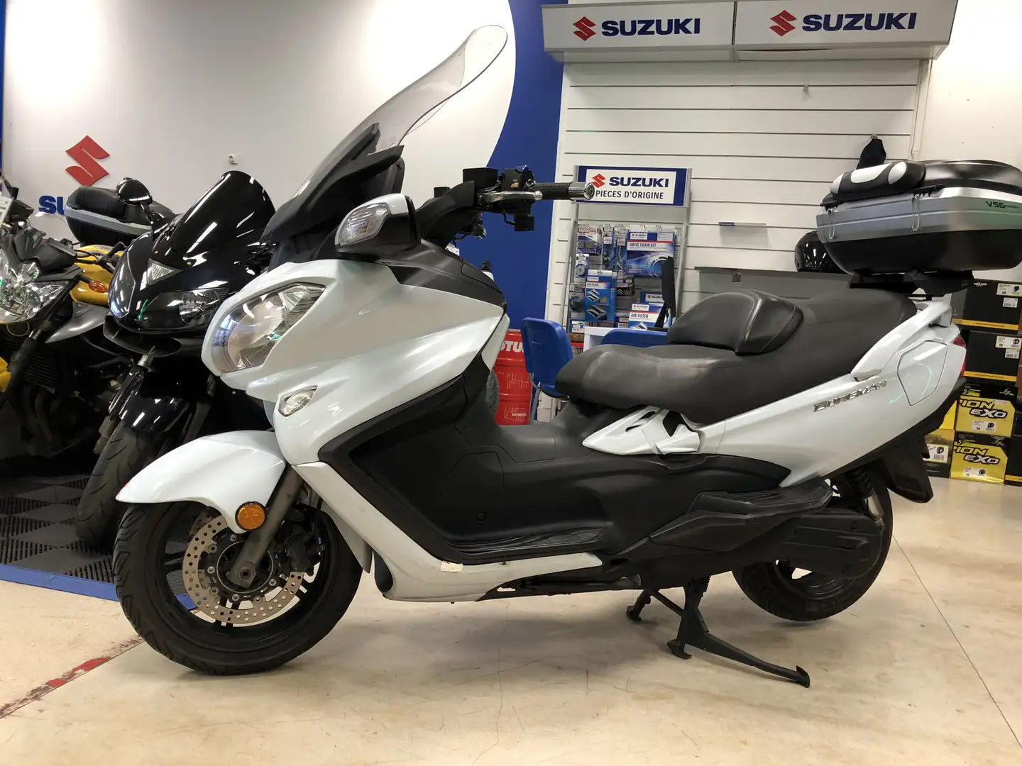 Suzuki Burgman 650 Blanc - 2