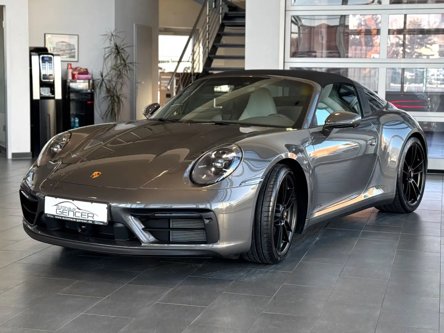 Porsche 911 Targa 4 GTS "Matrix/Bose/Lift" Braun - 1