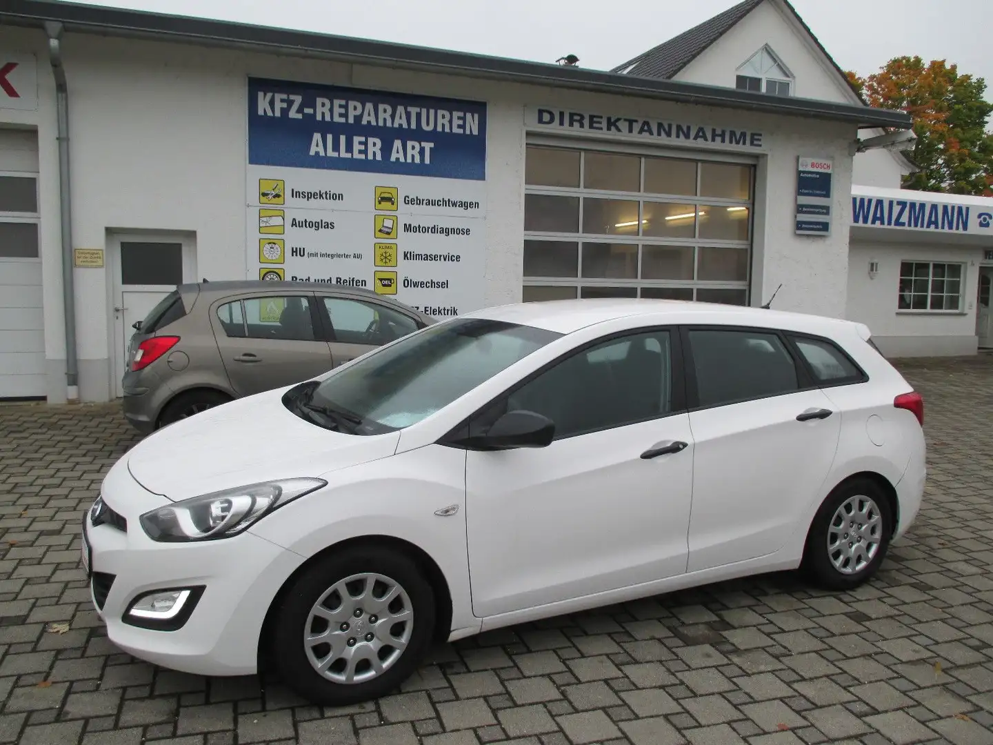 Hyundai i30 CW 1.6 CRDi Bílá - 1