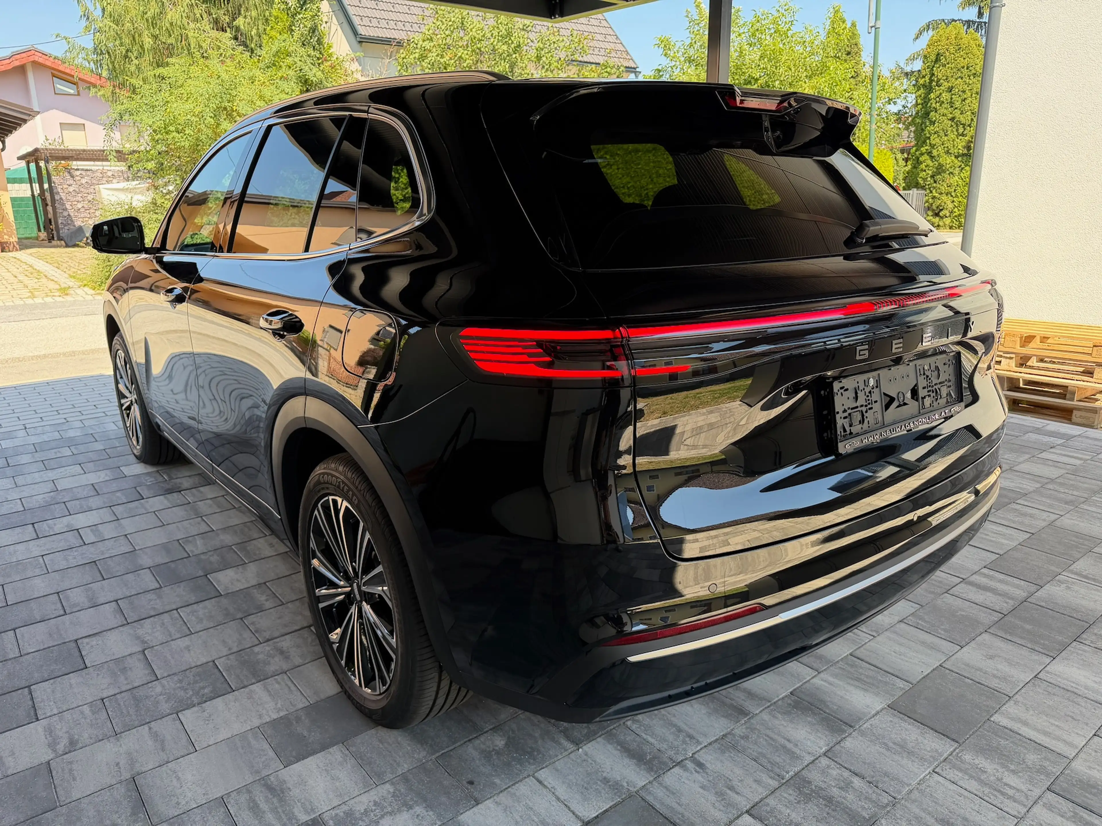 Geely Starray EM-i Launch Edition Max Plug-In Hybrid Neuwagen — photo 3