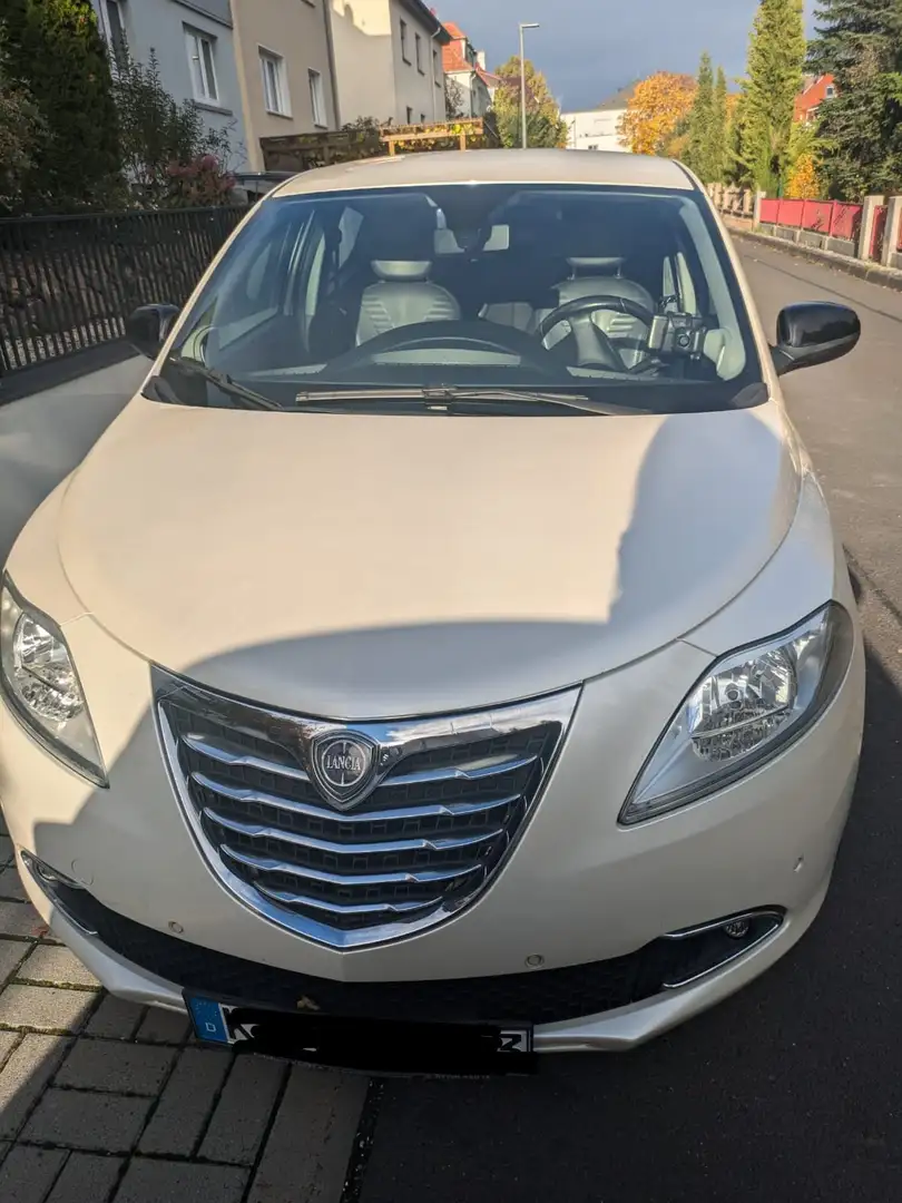 Lancia Ypsilon Y 0.9 TwinAir Turbo 8V Platinum Weiß - 2