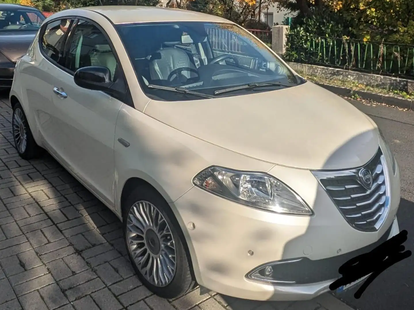 Lancia Ypsilon Y 0.9 TwinAir Turbo 8V Platinum Weiß - 1