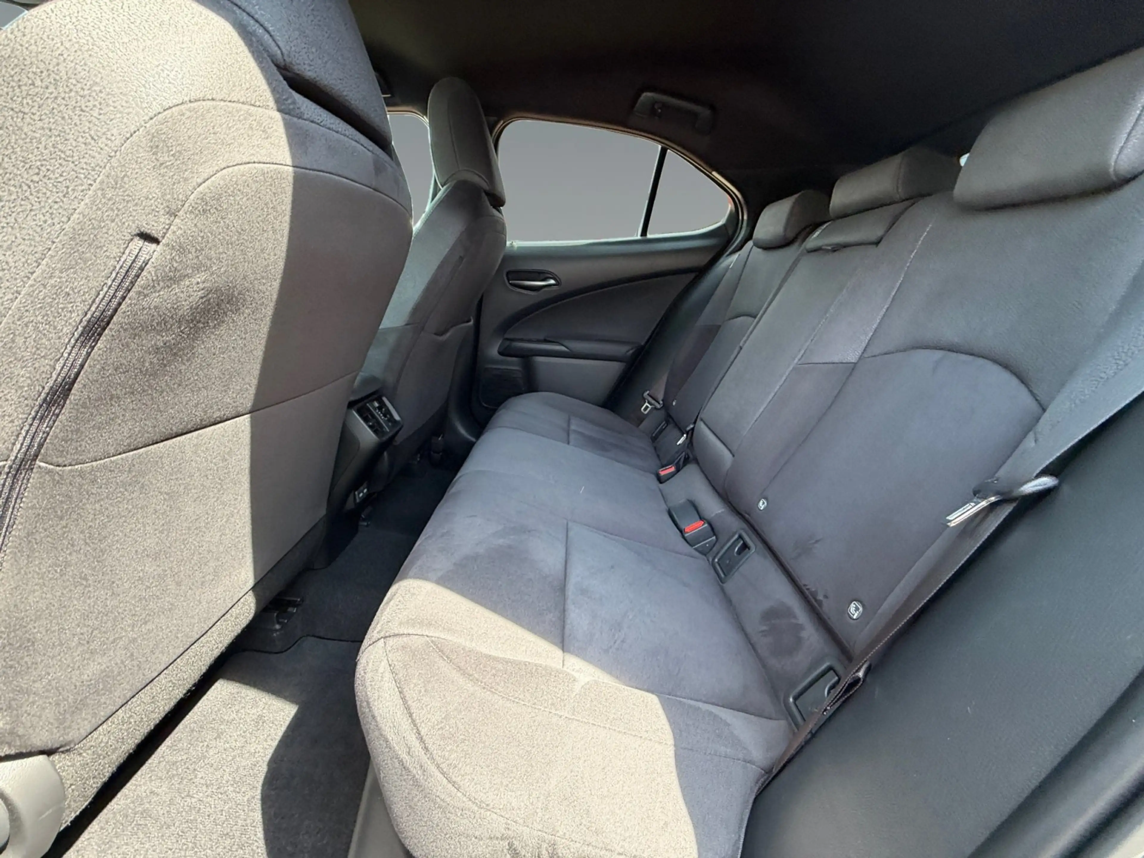 Lexus UX 250h UX 250 h 250h Style Edition *PDC*SHZ*CARPLAY*AA* — photo 13