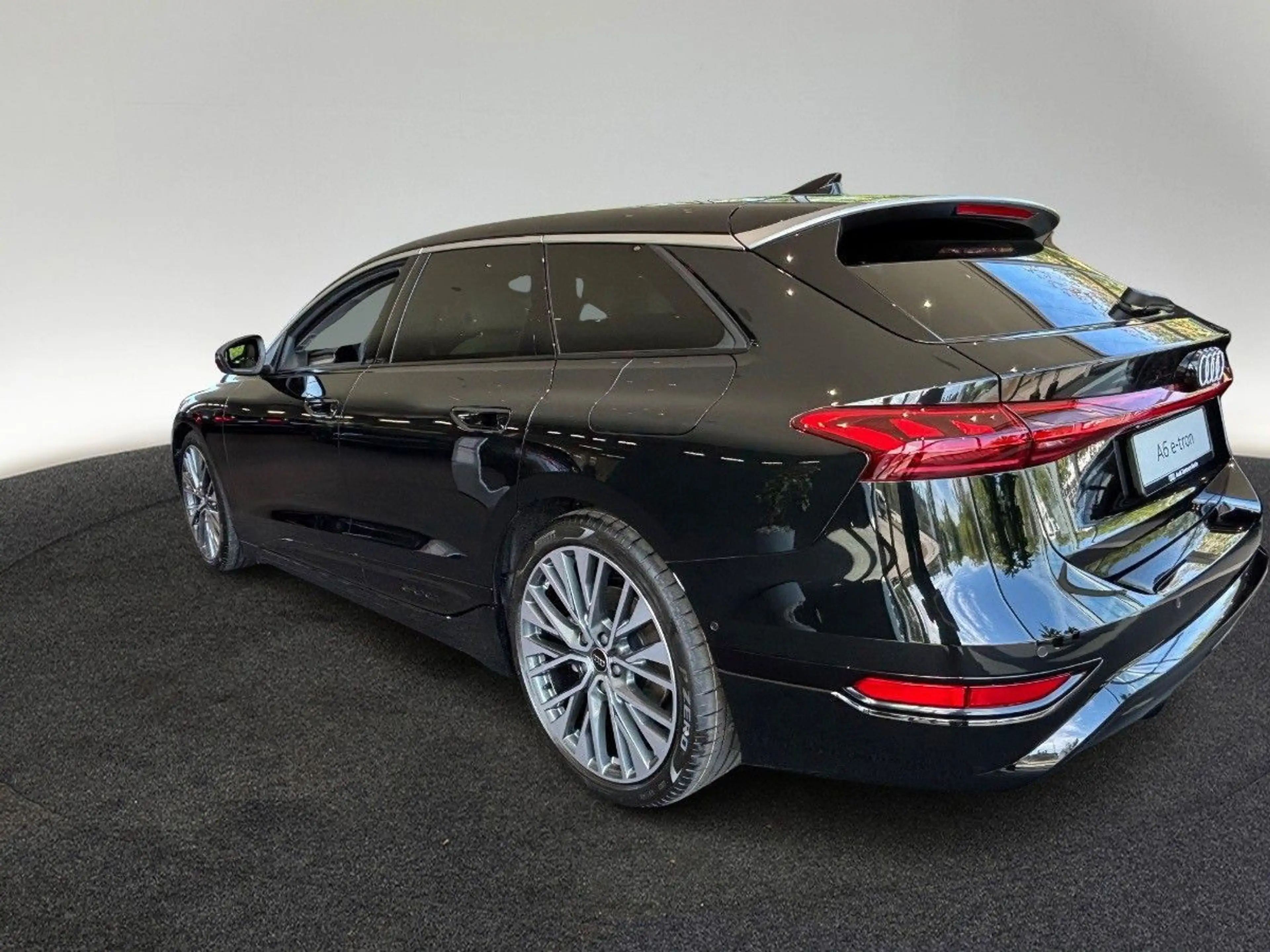 Audi A6 e-tron . — photo 12