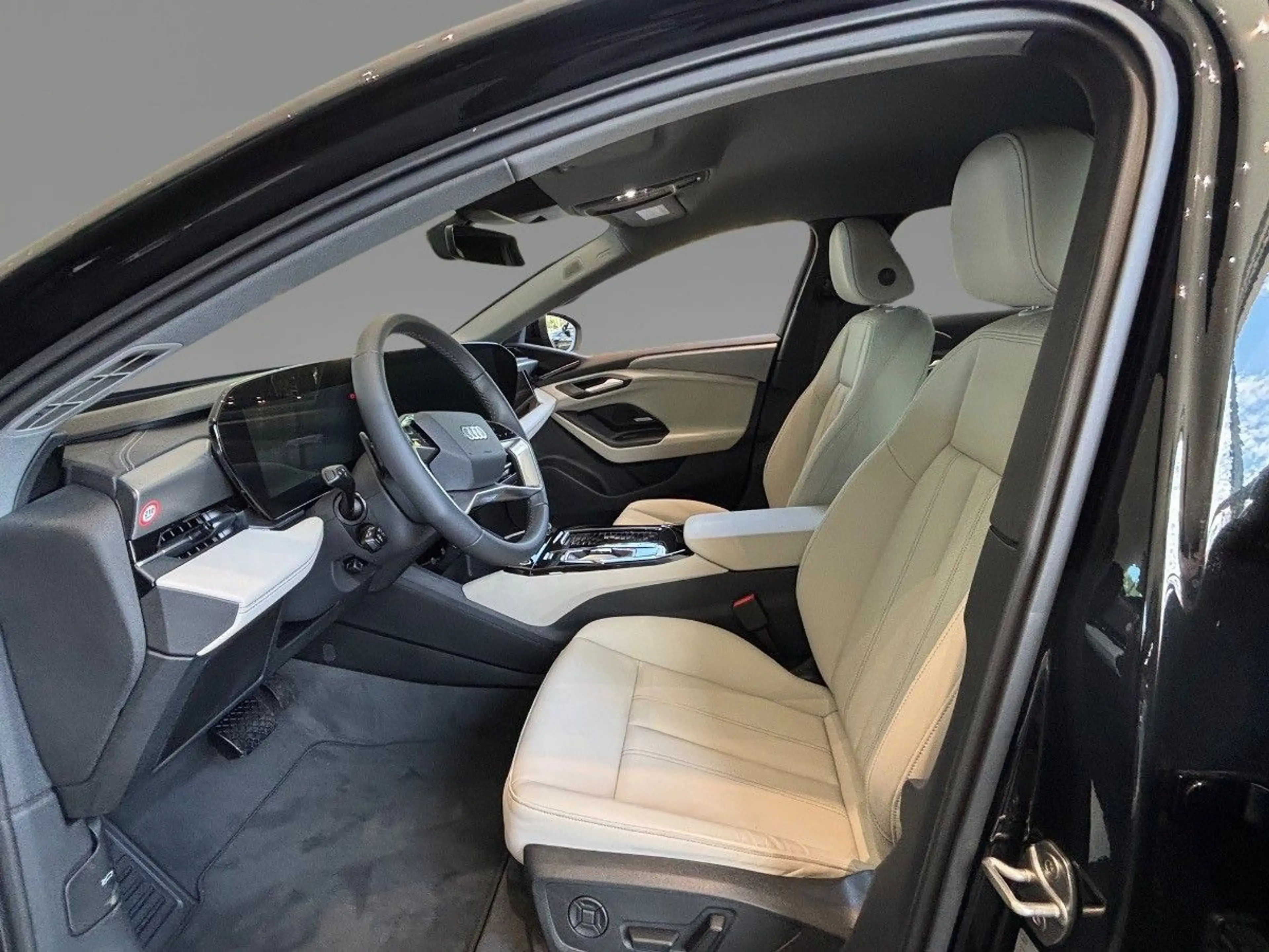 Audi A6 e-tron . — photo 14