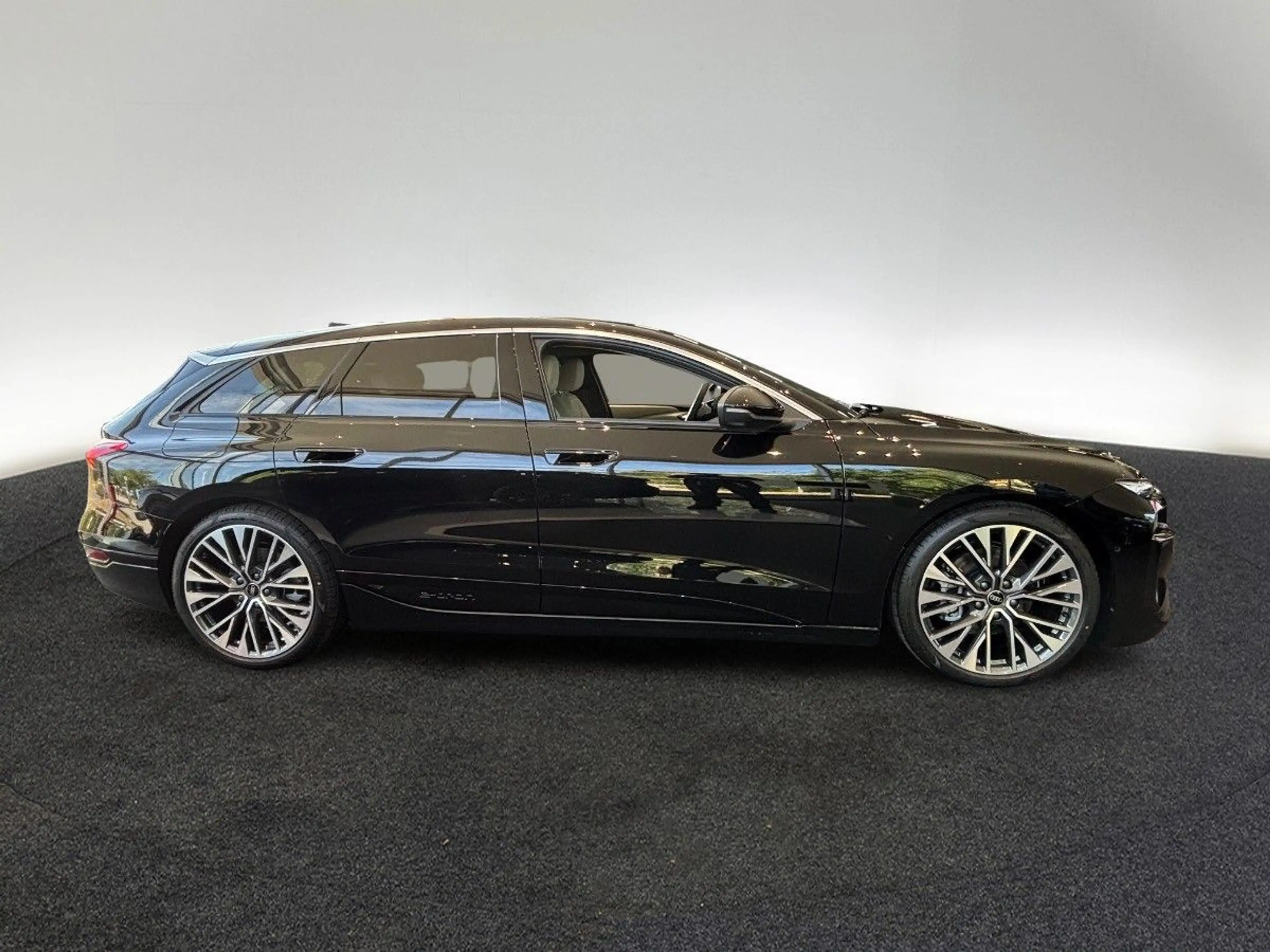 Audi A6 e-tron . — photo 9