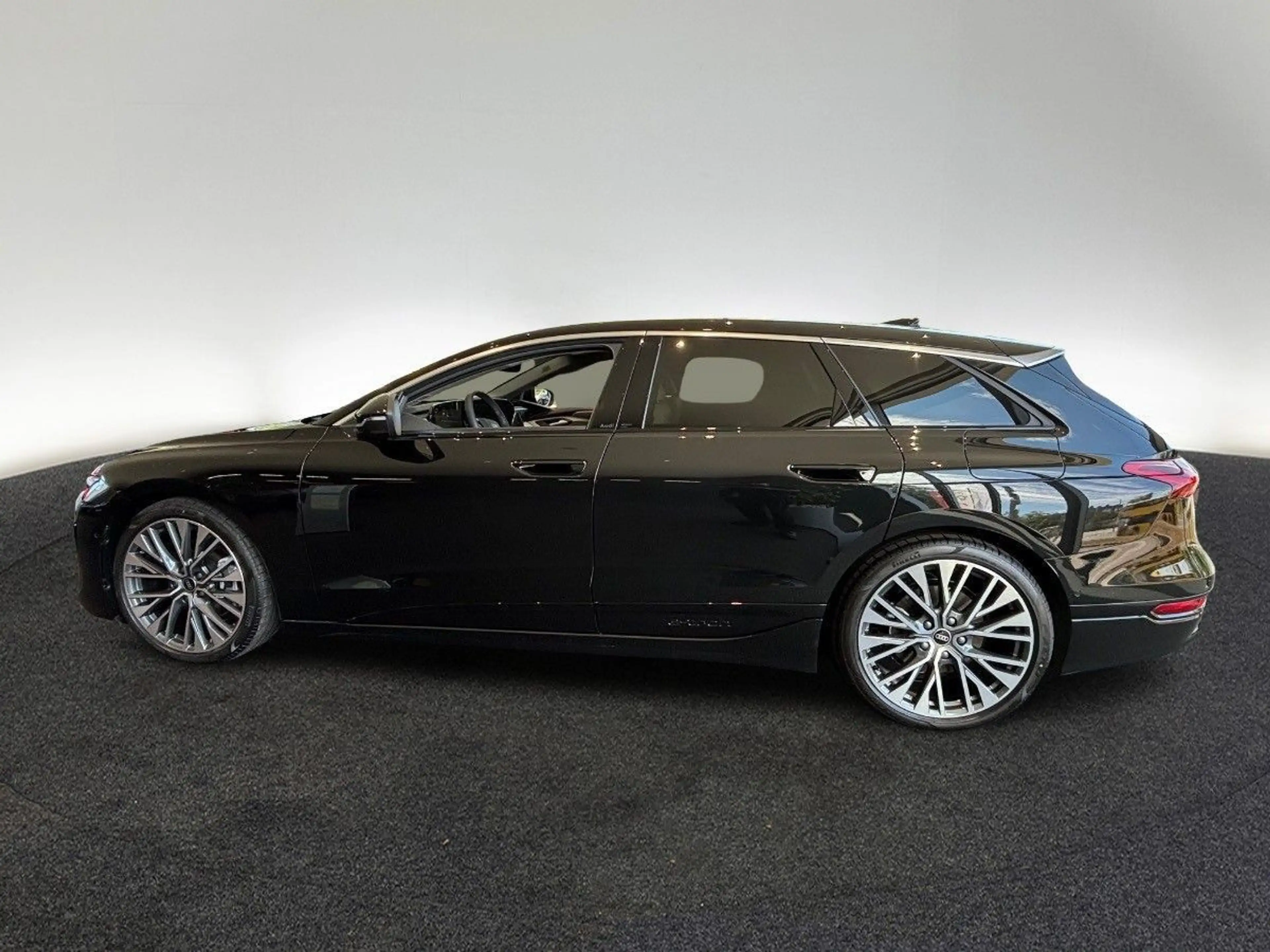 Audi A6 e-tron . — photo 13
