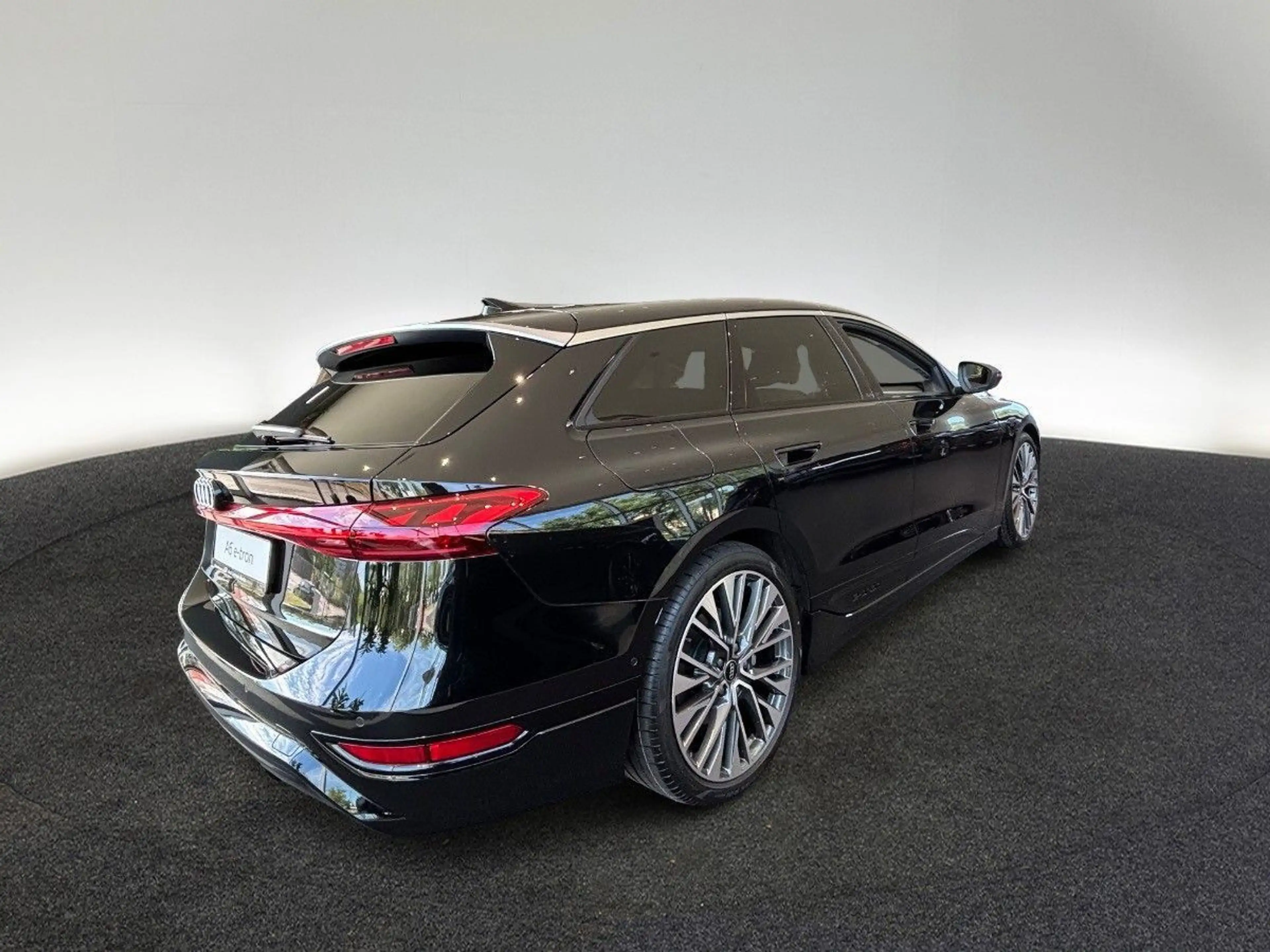 Audi A6 e-tron . — photo 10