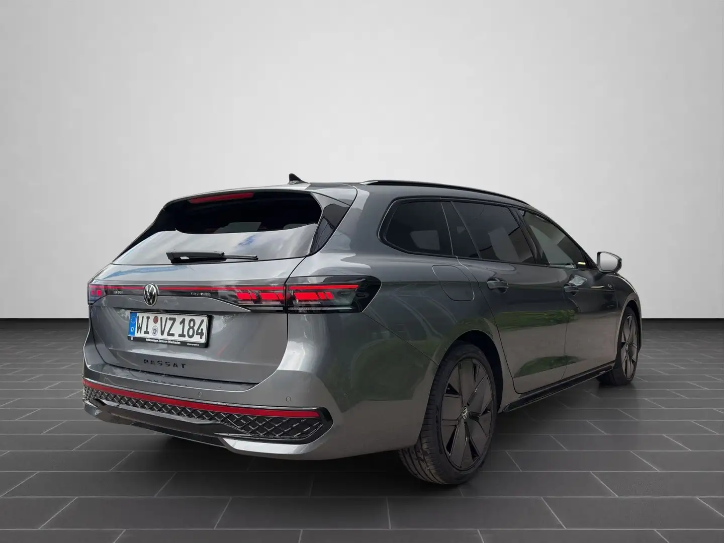 Volkswagen Passat Variant R-Line 2.0 TDI 4MOTION DSG PANO Grau - 2