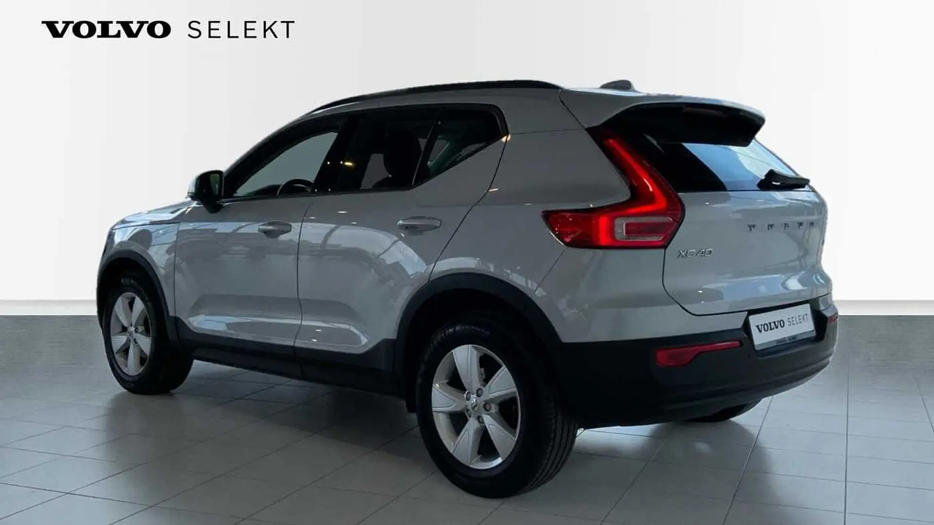 Volvo XC40 D3 Momentum Core + Navi + Park assit achter + Park Argent - 2