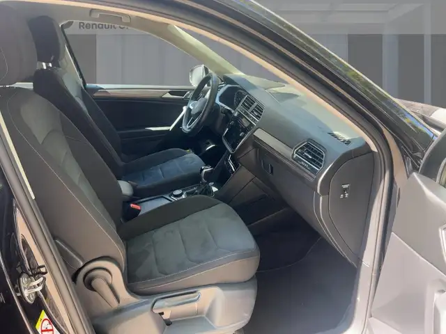 Volkswagen Tiguan Allspace view 8