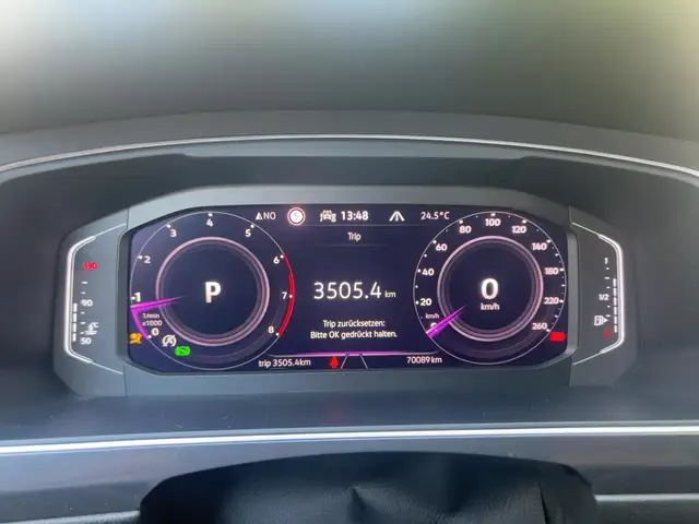Volkswagen Tiguan Allspace view 13