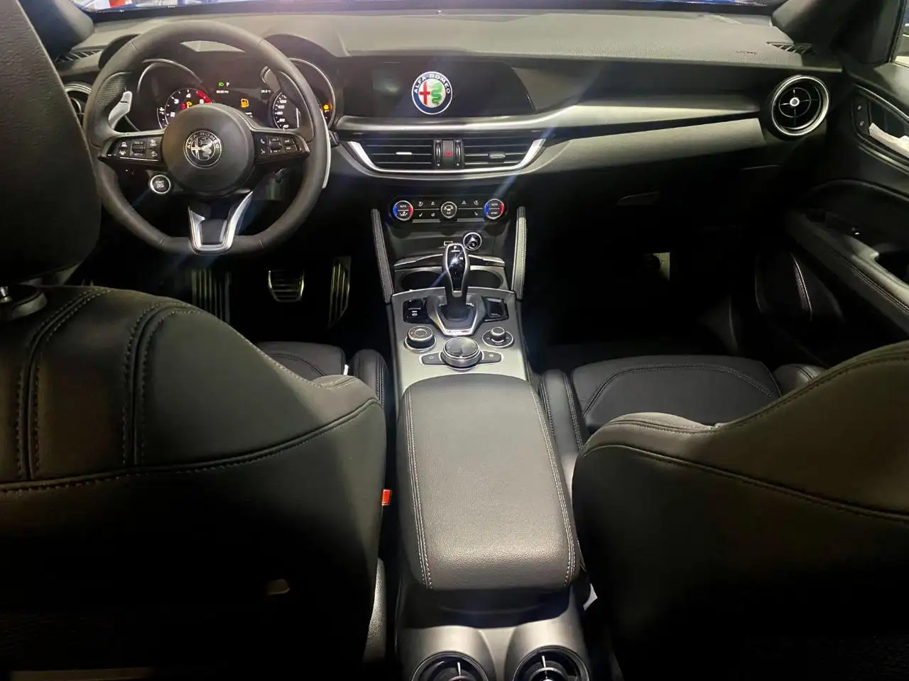 Alfa Romeo Stelvio 2026 — фото 9
