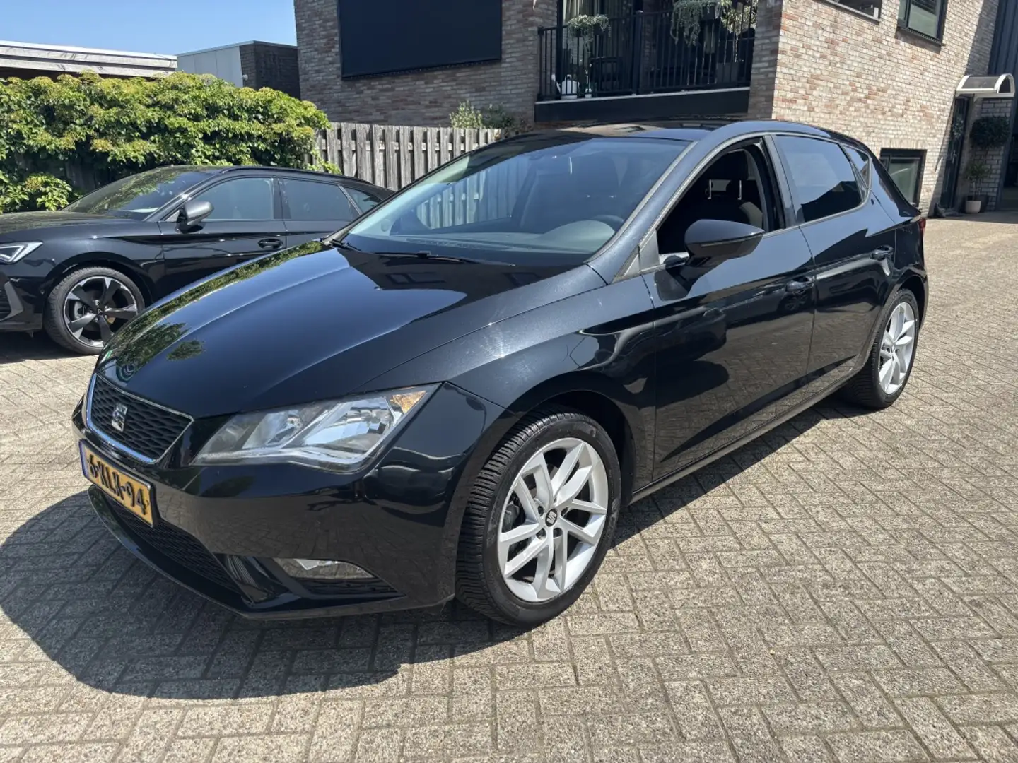 SEAT Leon 1.2 TSI Style Zwart - 1