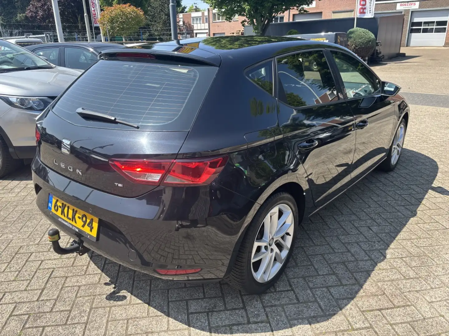SEAT Leon 1.2 TSI Style Zwart - 2