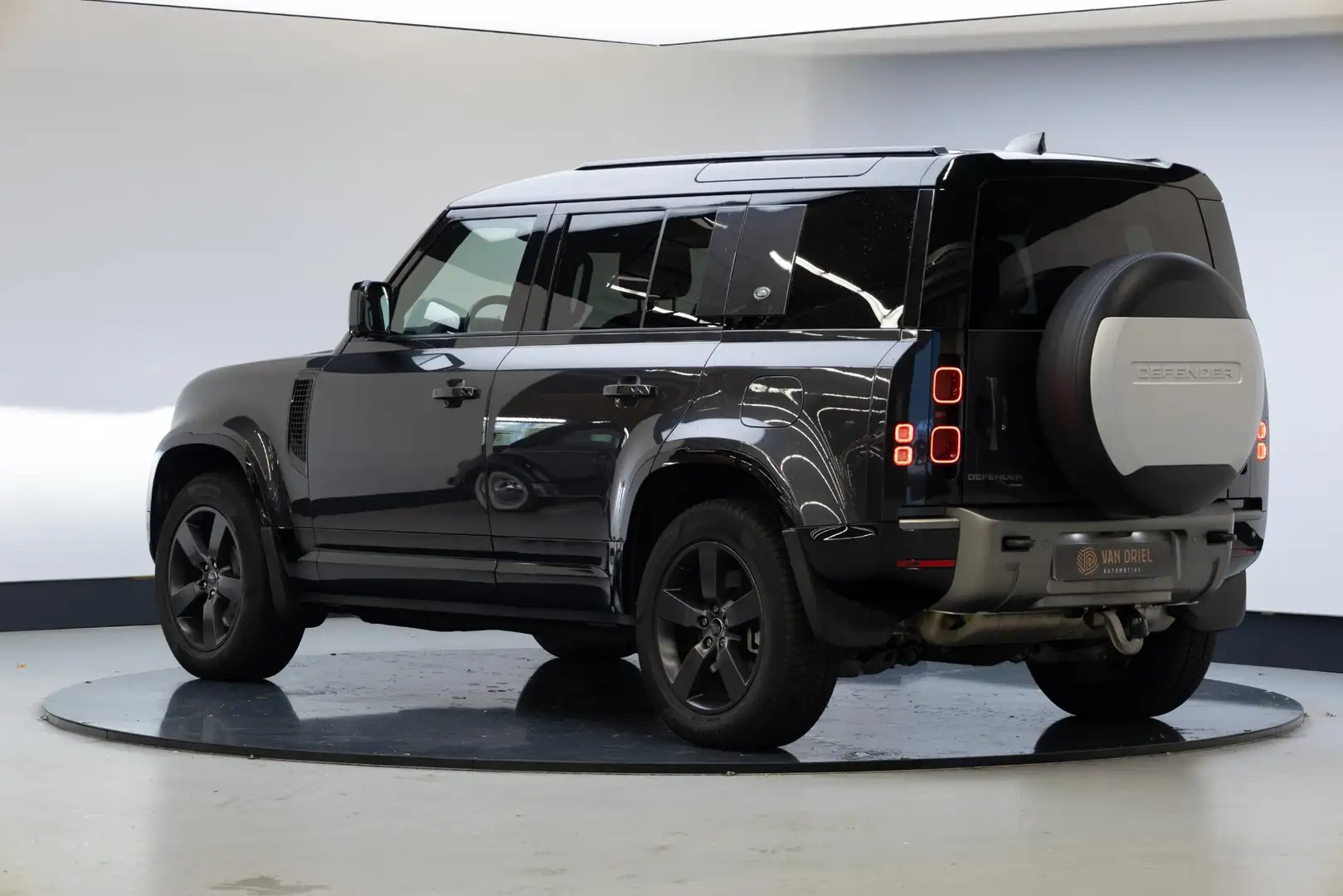 Land Rover Defender 110 2.0 P400e 110 X-Dynamic HSE | Cold Climate Pac Grijs - 2