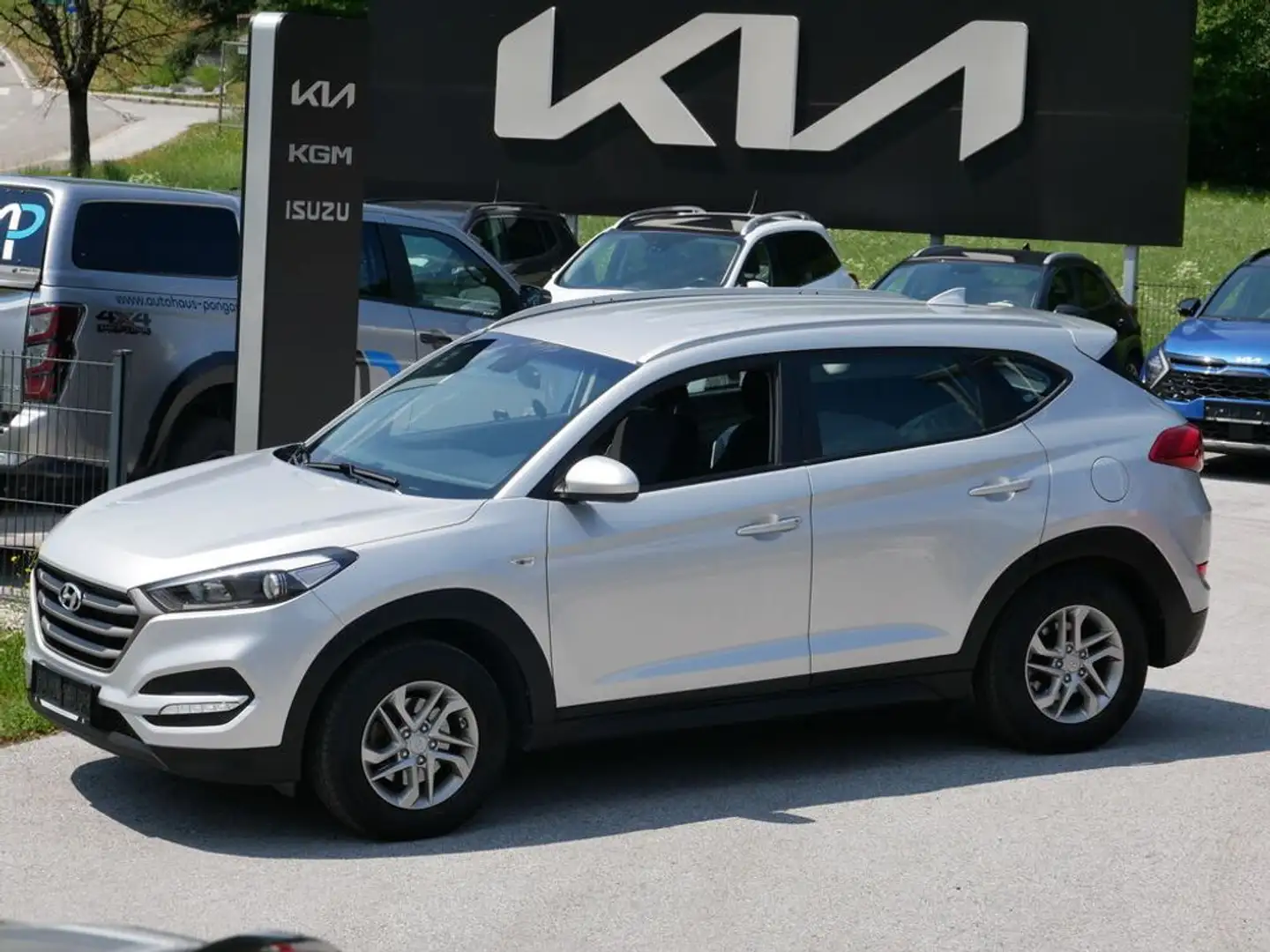 Hyundai TUCSON 2,0 CRDI 4WD Comfort Silber - 2