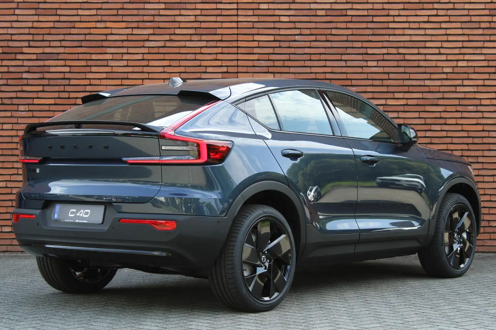 Volvo EC40 Extended Range Plus Black Edition | Elektrisch ver Blu/Azzurro - 2