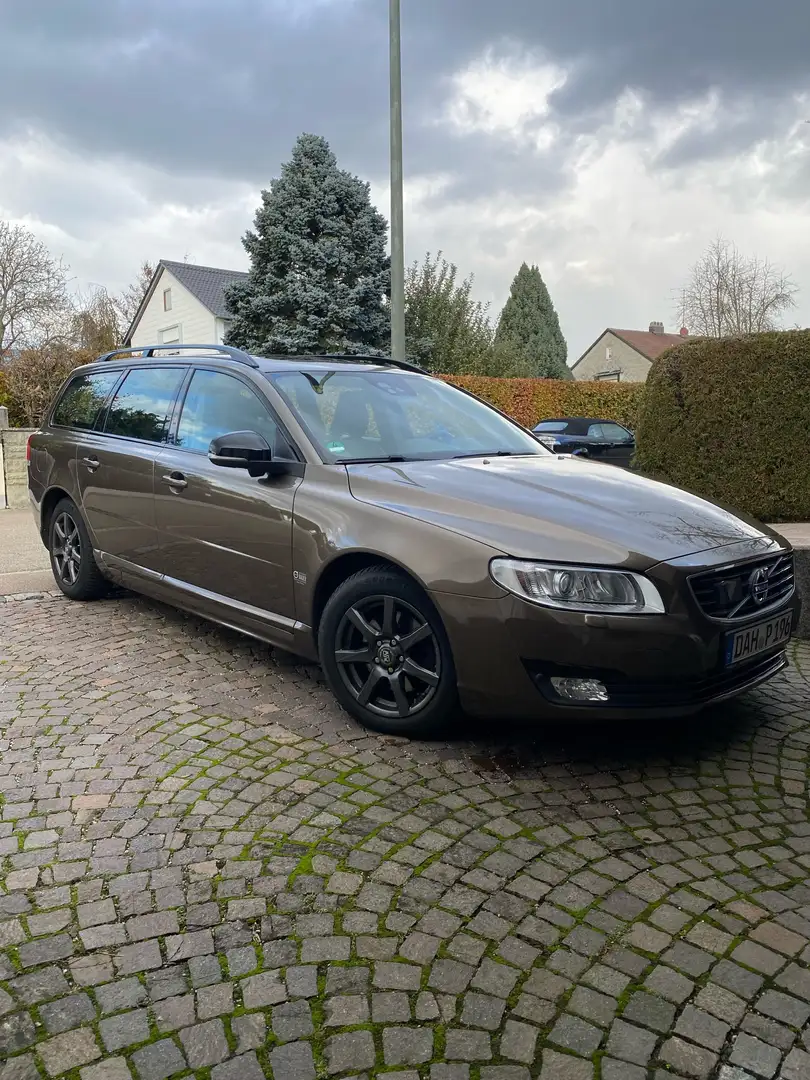 Volvo V70 D4 Black Edition *Neuer TÜV* Bruin - 1