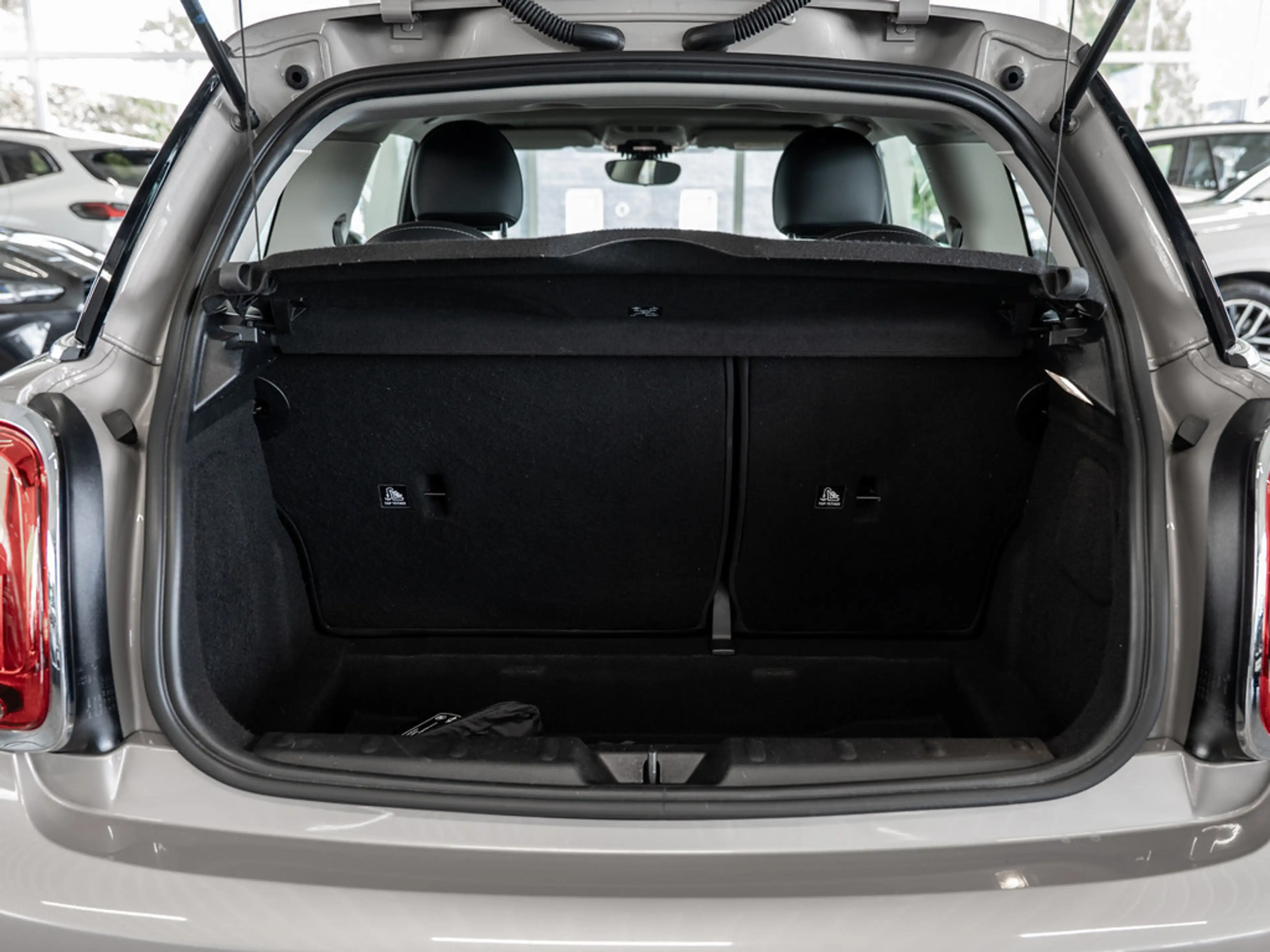 MINI One Classic Trim LED NAVI SHZ PDC KEYLESS — photo 11