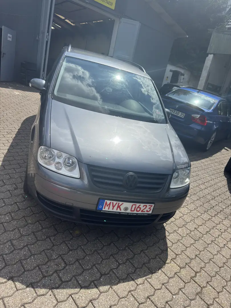 Volkswagen Touran 1.9 TDI Conceptline Grau - 2