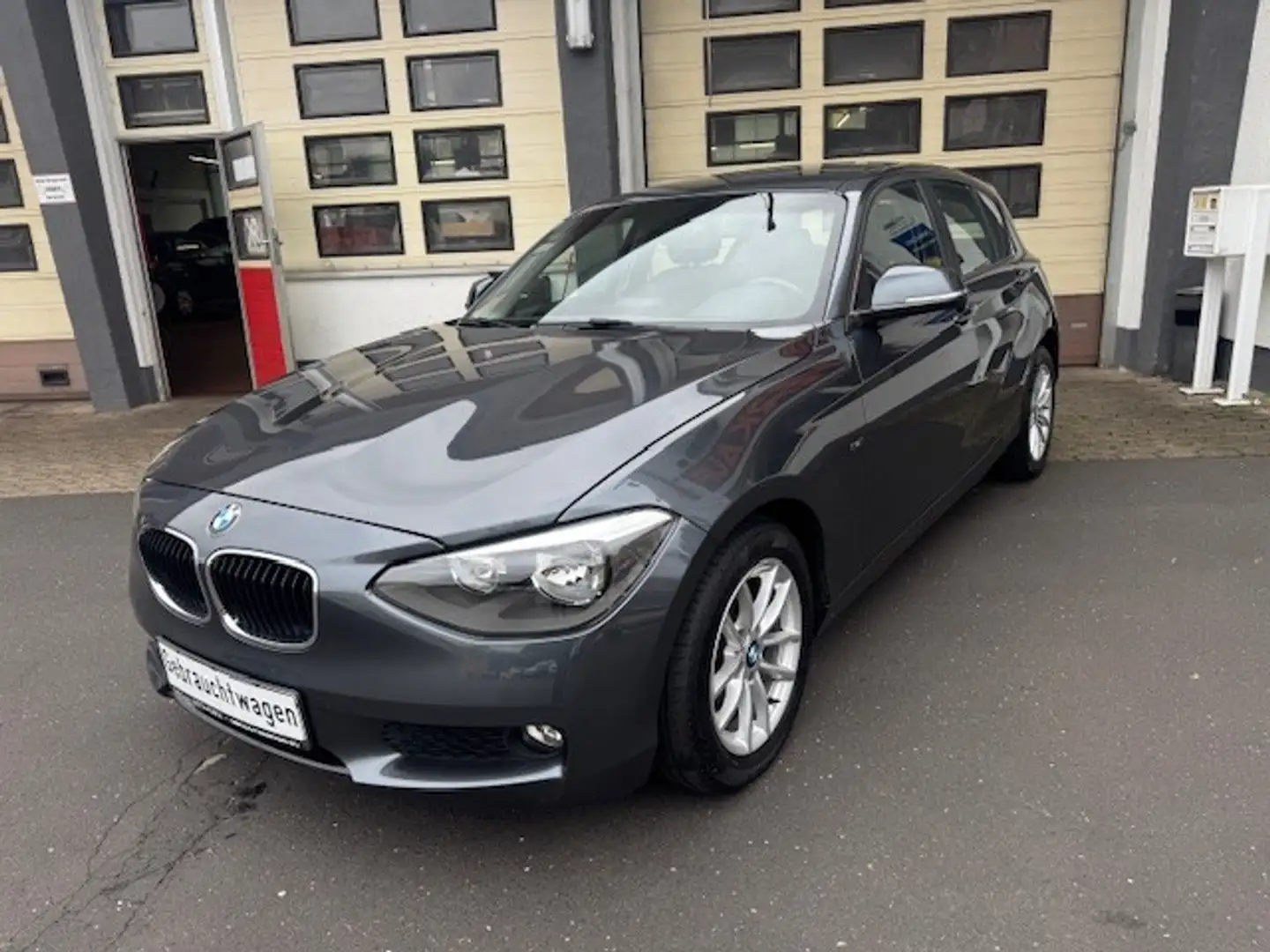 BMW 116 i Urban + AdvantagePlus Navi SHZ Klima Alu Klima Grau - 2