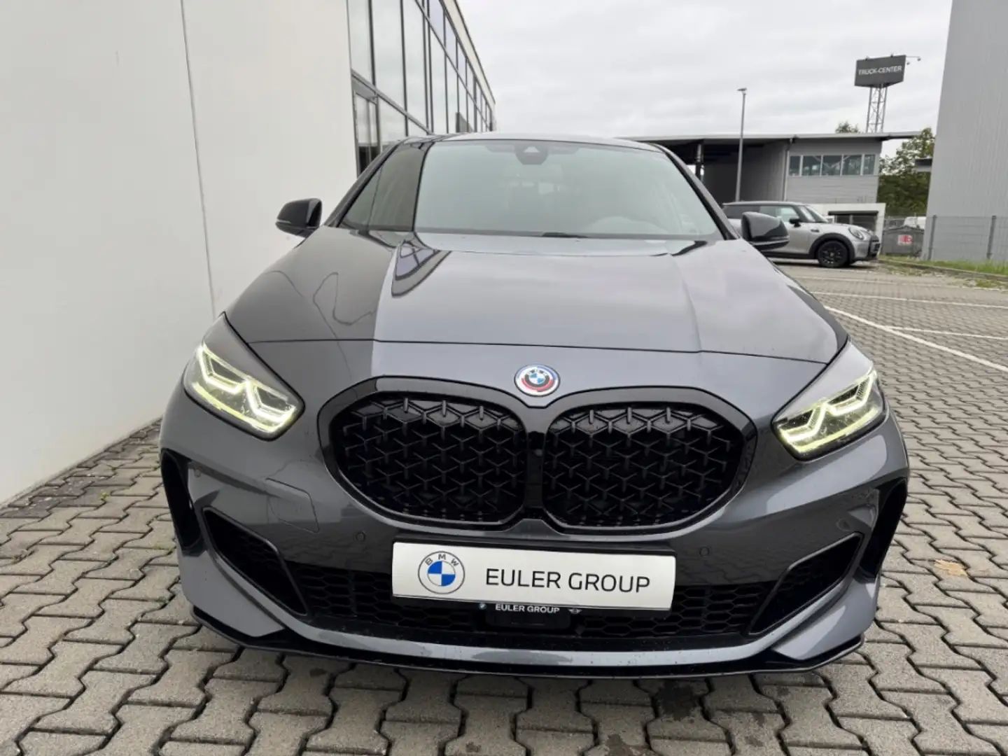 BMW 135 i xDrive LCProf ACC PDC SHZ DAB LED Grau - 2