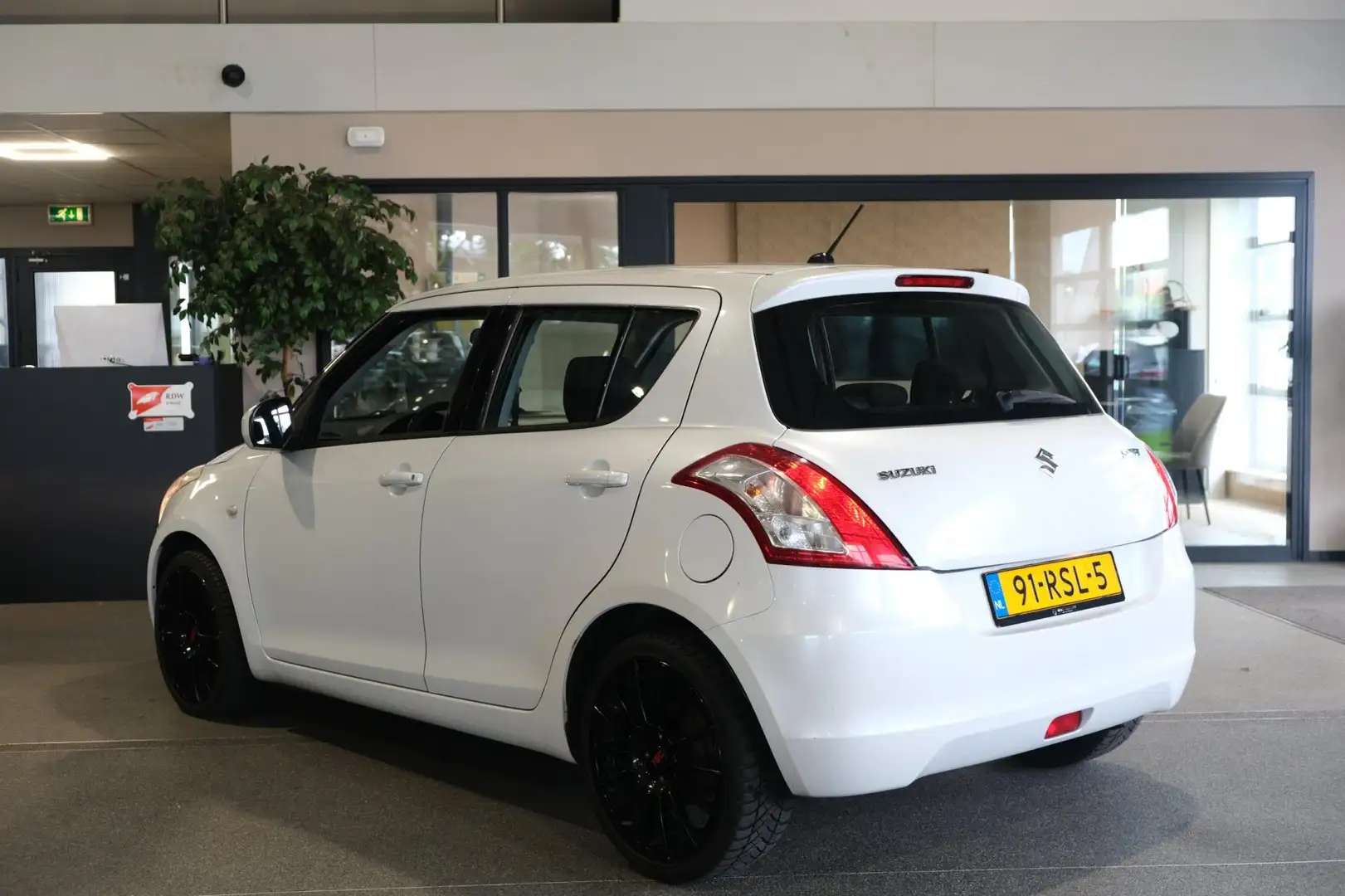 Suzuki Swift 1.2 Comfort EASSS Airco Lm velgen Stoelverwarming Blanco - 2