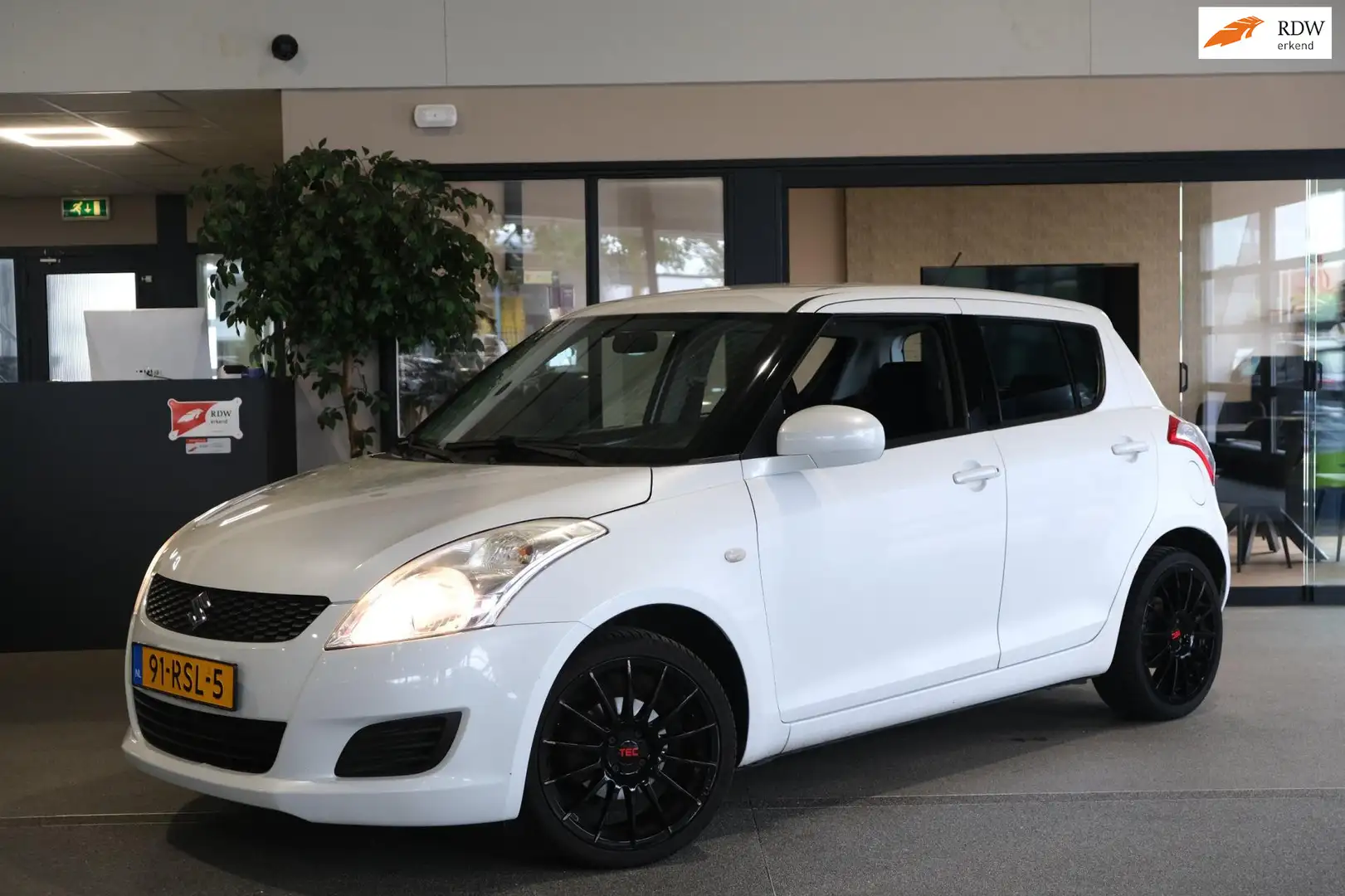 Suzuki Swift 1.2 Comfort EASSS Airco Lm velgen Stoelverwarming Blanco - 1