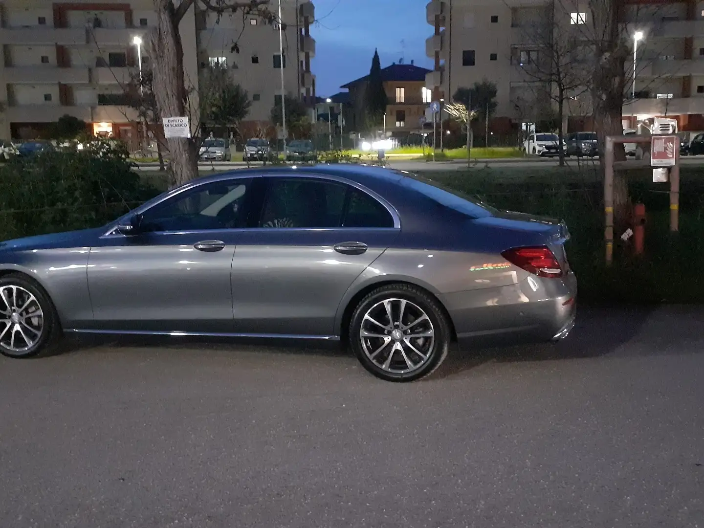 Mercedes-Benz E 220 d 9G-TRONIC - 1