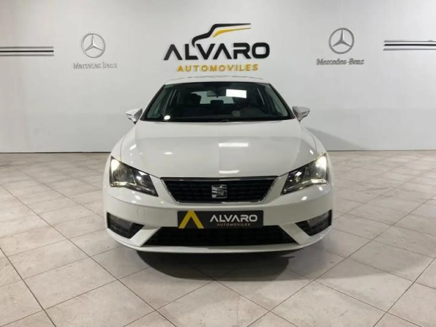 SEAT Leon 5p 1.6 TDI 85 kW (115 CV) Start&Stop Reference Blanco - 2