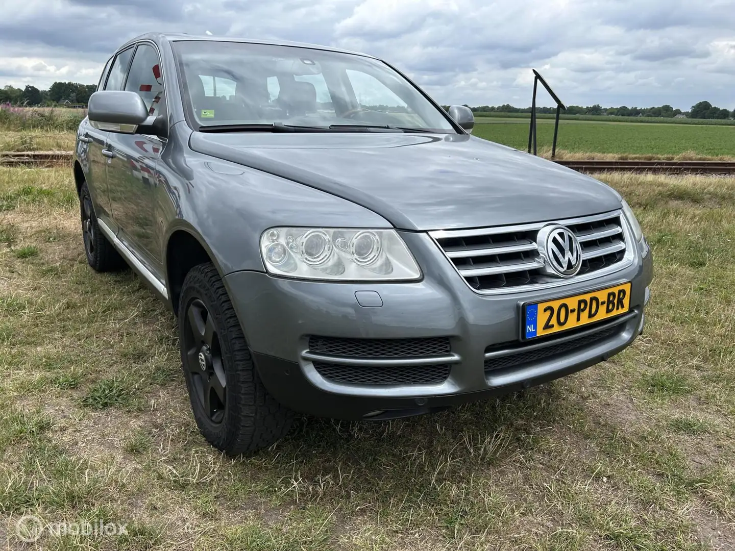 Volkswagen Touareg 3.2 V6 AUT. LEER NAVI PARK SENS. LEES TEKST Grijs - 2
