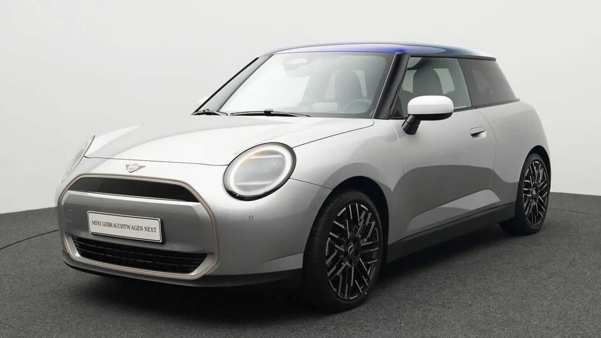 MINI Cooper E Favoured Trim Grau - 1
