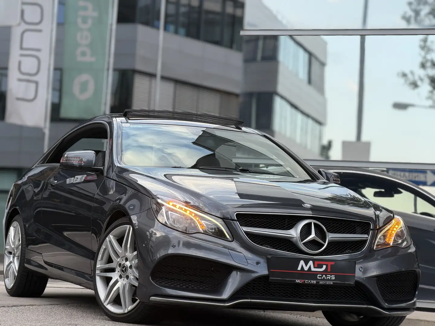 Mercedes-Benz E 200 E 200 Aut.|AMG-LINE| Grau - 2
