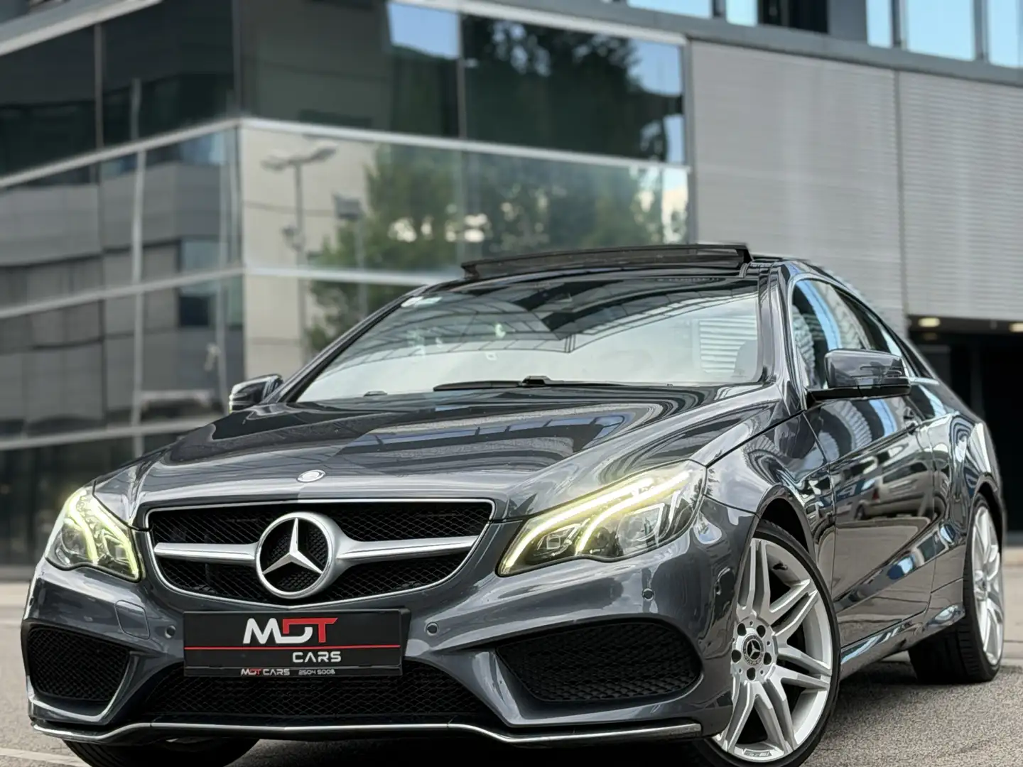 Mercedes-Benz E 200 E 200 Aut.|AMG-LINE| Grau - 1