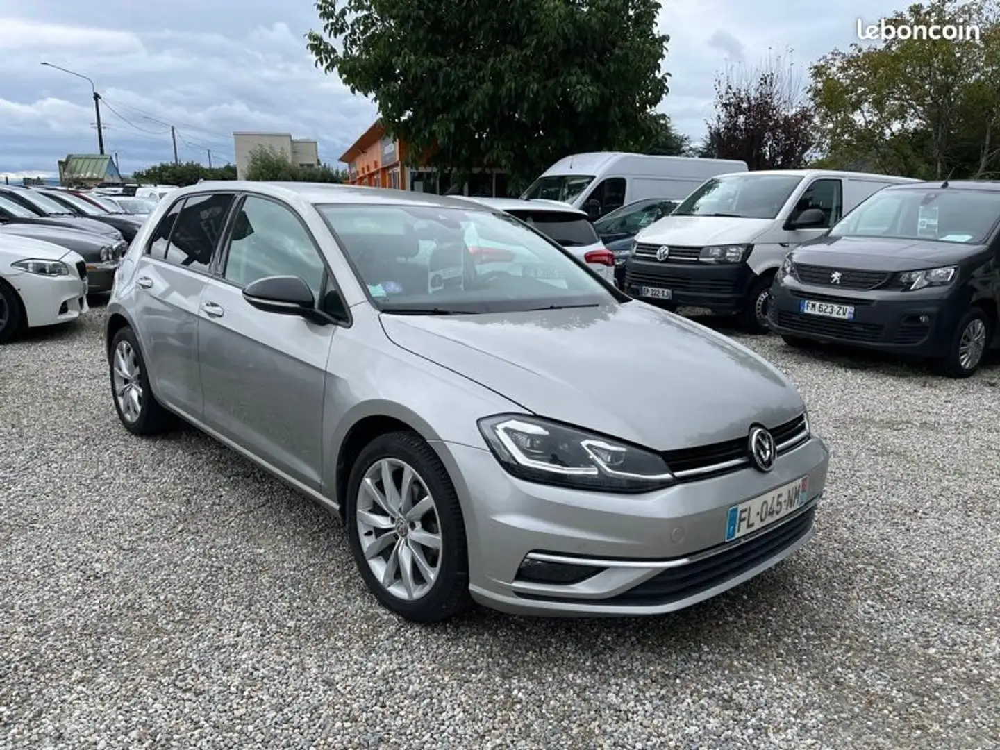 Volkswagen Golf TSI 115 IQ.DRIVE suivi Volkswagen 1ER Main Beige - 2