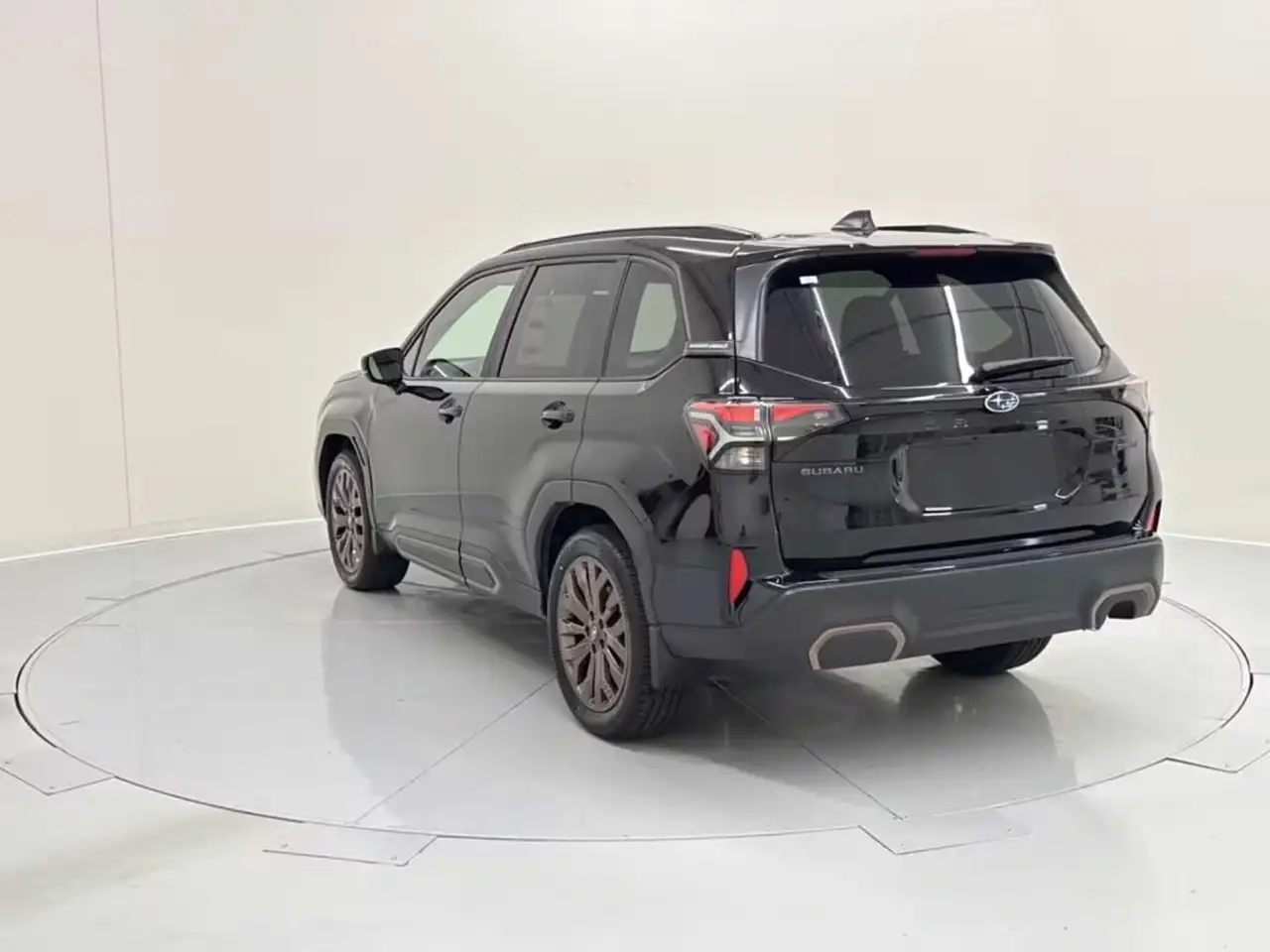 Subaru Forester снимка Subaru Forester