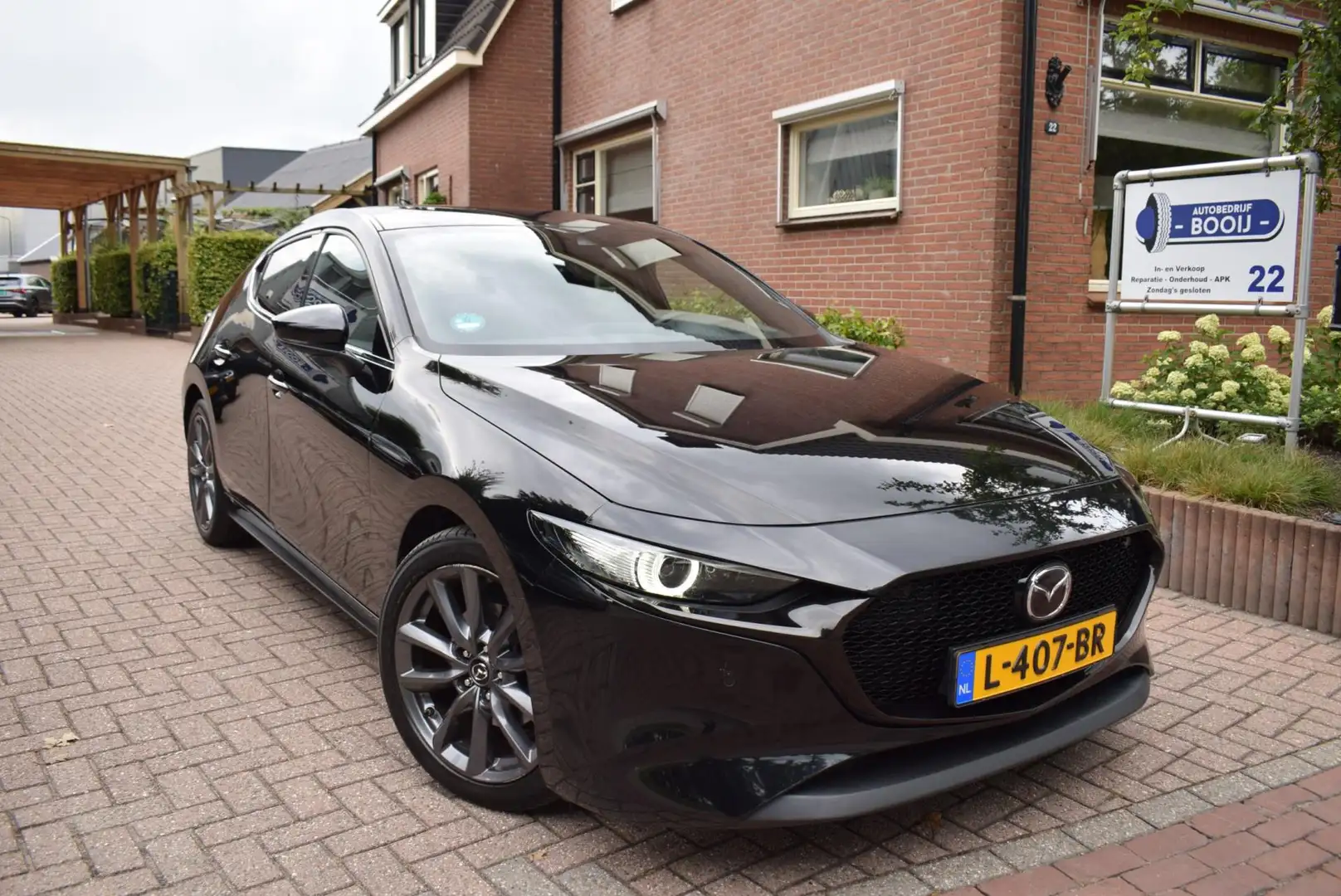 Mazda 3 2.0 e-SkyActiv-X M Hybrid 180 NAVI/ADAP CRUISE/AIR Zwart - 2