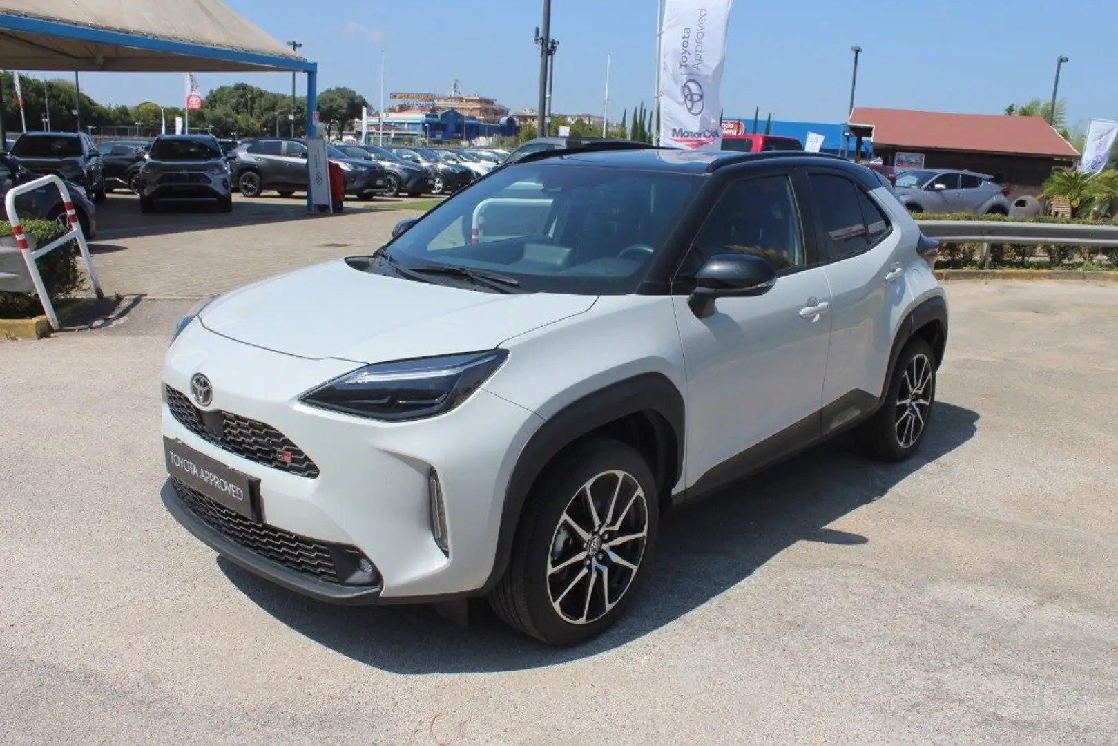 Toyota Yaris Cross 1.5 Hybrid 5p. E-CVT GR SPORT Grigio - 1