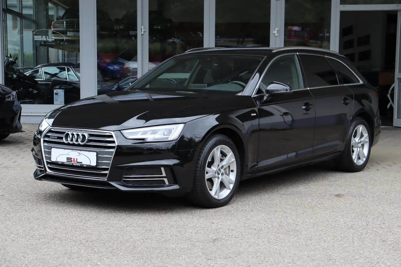 Audi A4 Avant sport 3.0TDI quattro/Virtual/Matrix/AHK Schwarz - 1