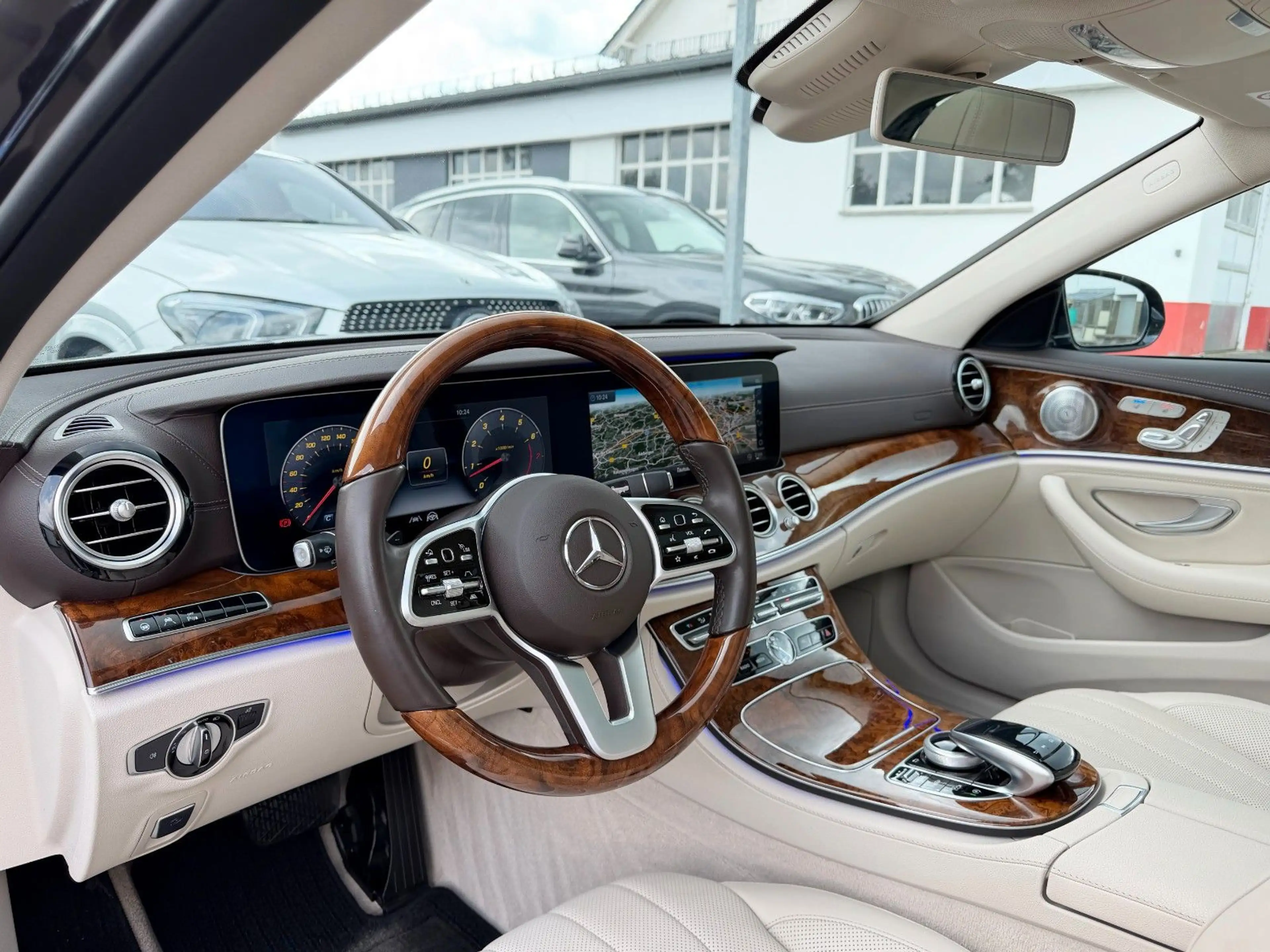Mercedes-Benz E 450 4M AMG PANO*Massage*Sitzkl*SoftCl*Burm*HUD — photo 2