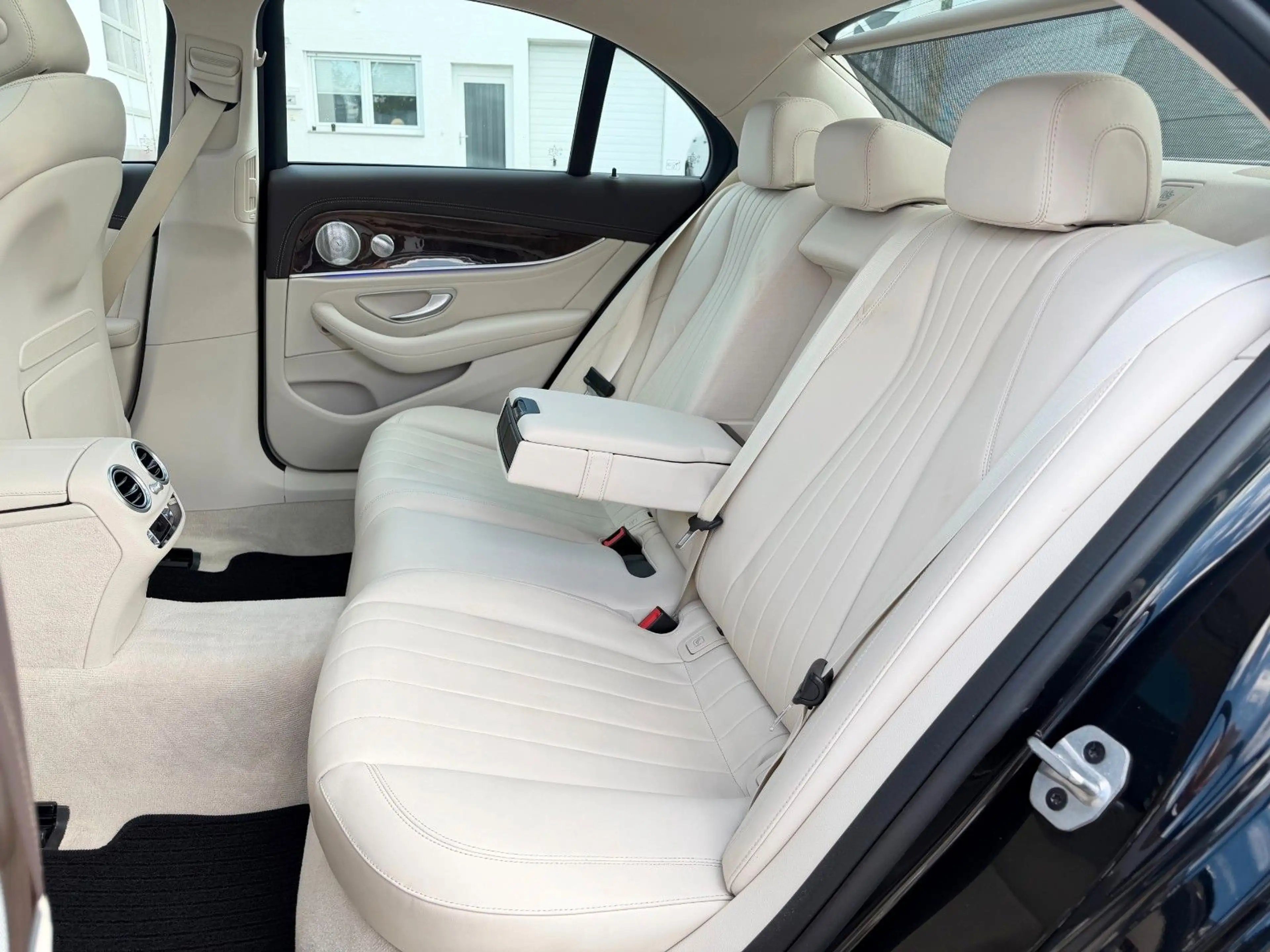 Mercedes-Benz E 450 4M AMG PANO*Massage*Sitzkl*SoftCl*Burm*HUD — photo 15