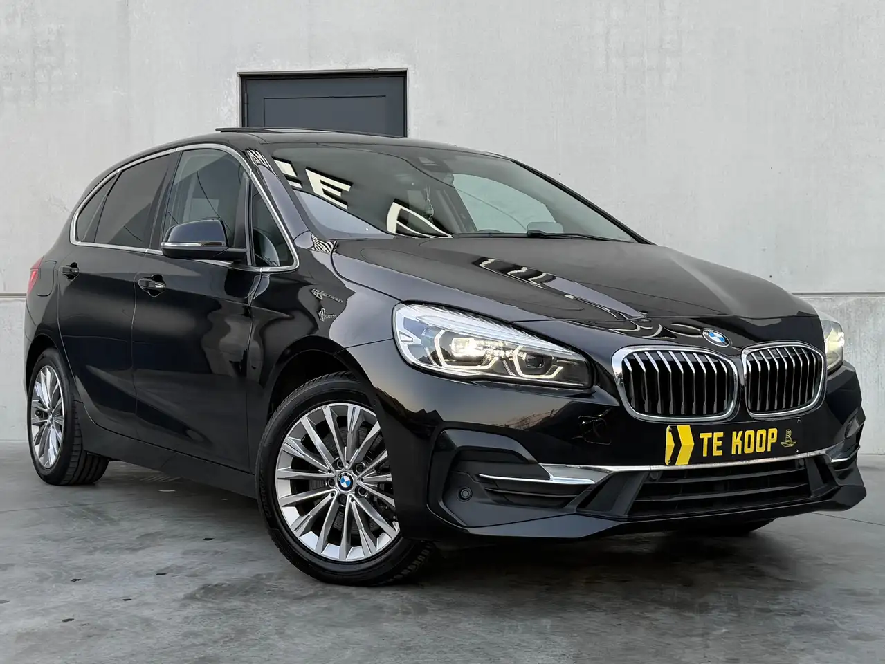 BMW 225 CarPlay * Panoramadak * Head-Up * Harman Kardon * Comfort Access * Camera *