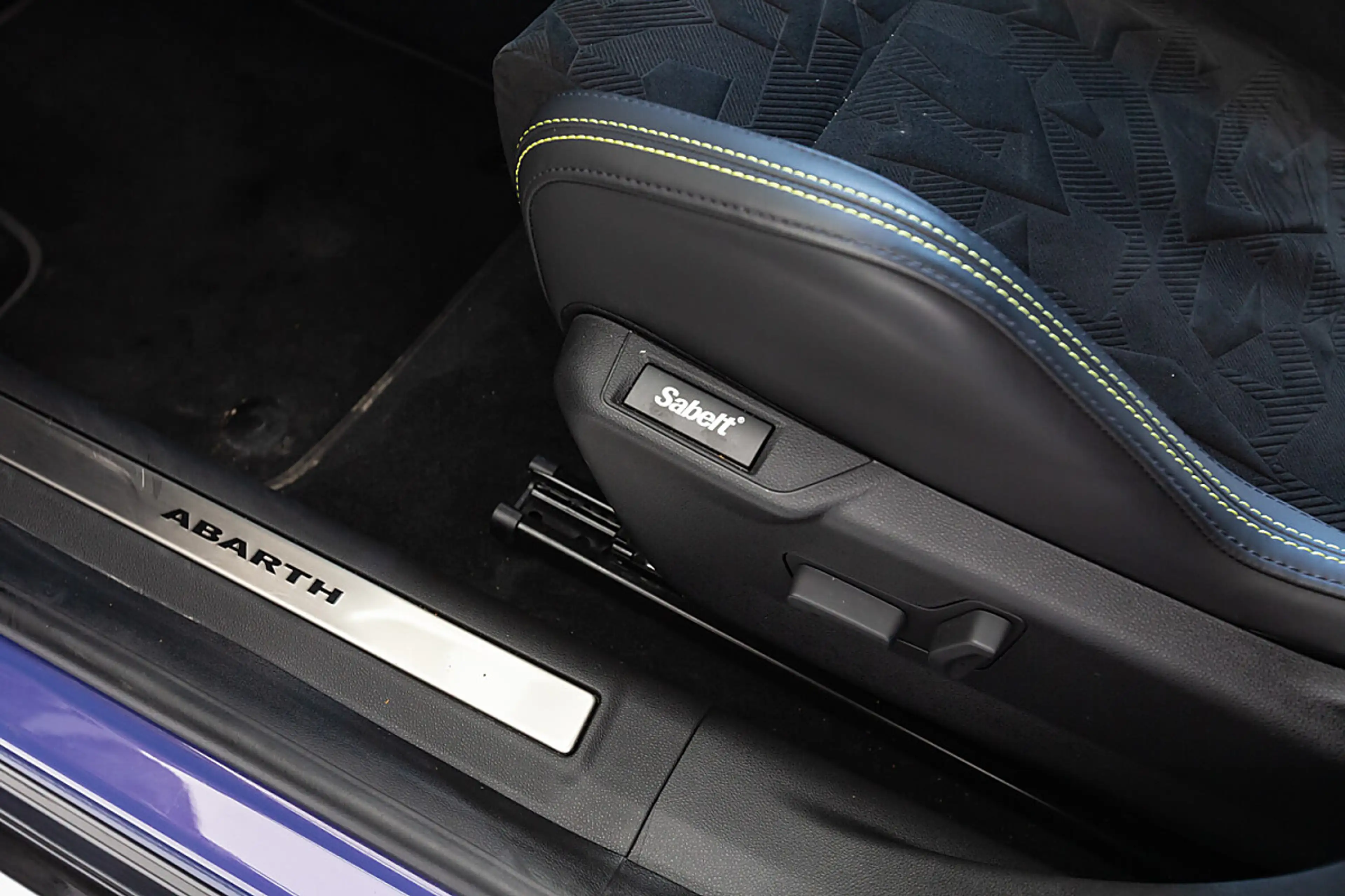 Abarth 600e Turismo — photo 12