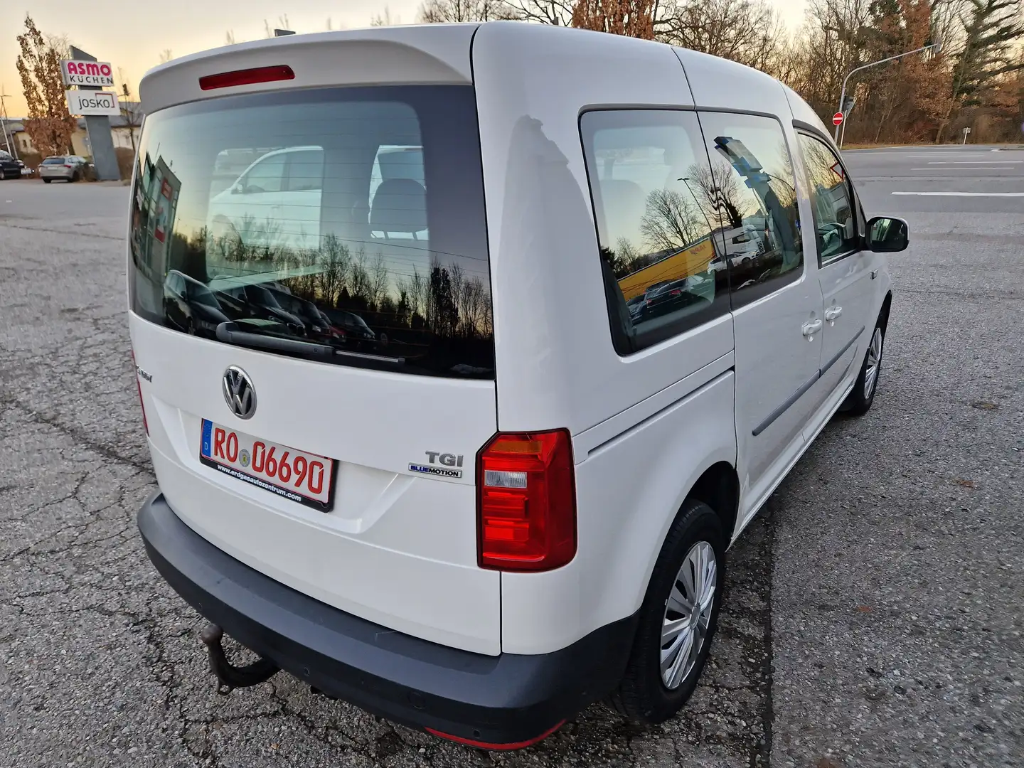 Volkswagen Caddy 1,4 TGI DSG AHK Klima Bluetooth Tempomat Sitzheizi Weiß - 2