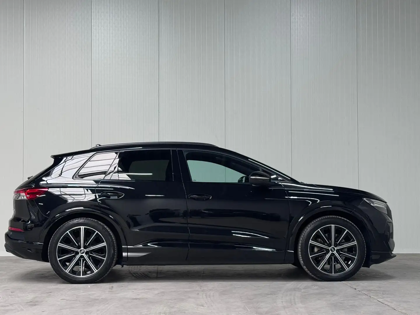 Audi Q4 e-tron 40 S-LINE Competition l SOH 93.1% l MATRIX l ADAPT Noir - 2