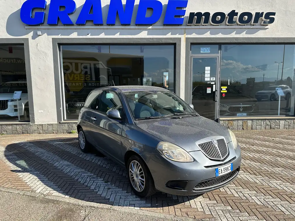 Lancia Ypsilon