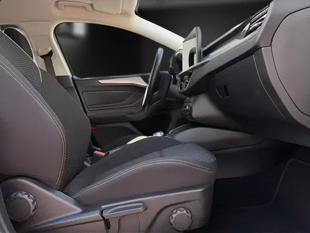 Ford Focus view 13